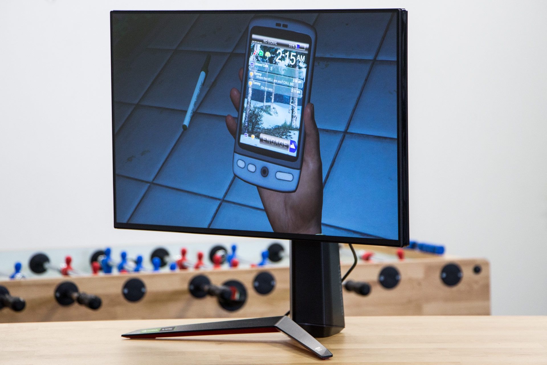 LG 27GN950-B - widok z profilu