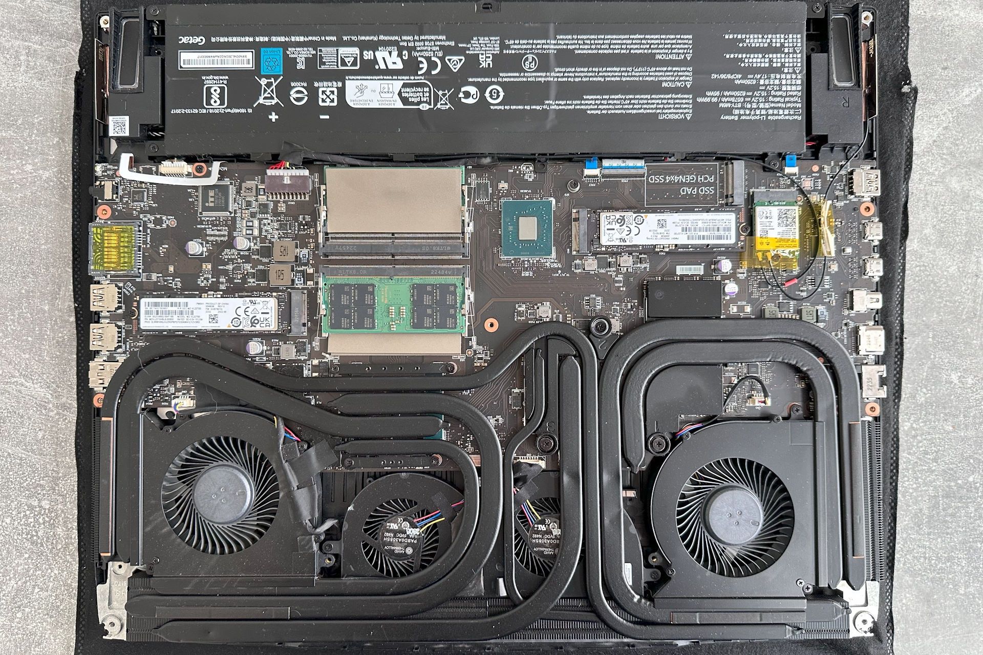 MSI Titan GT77