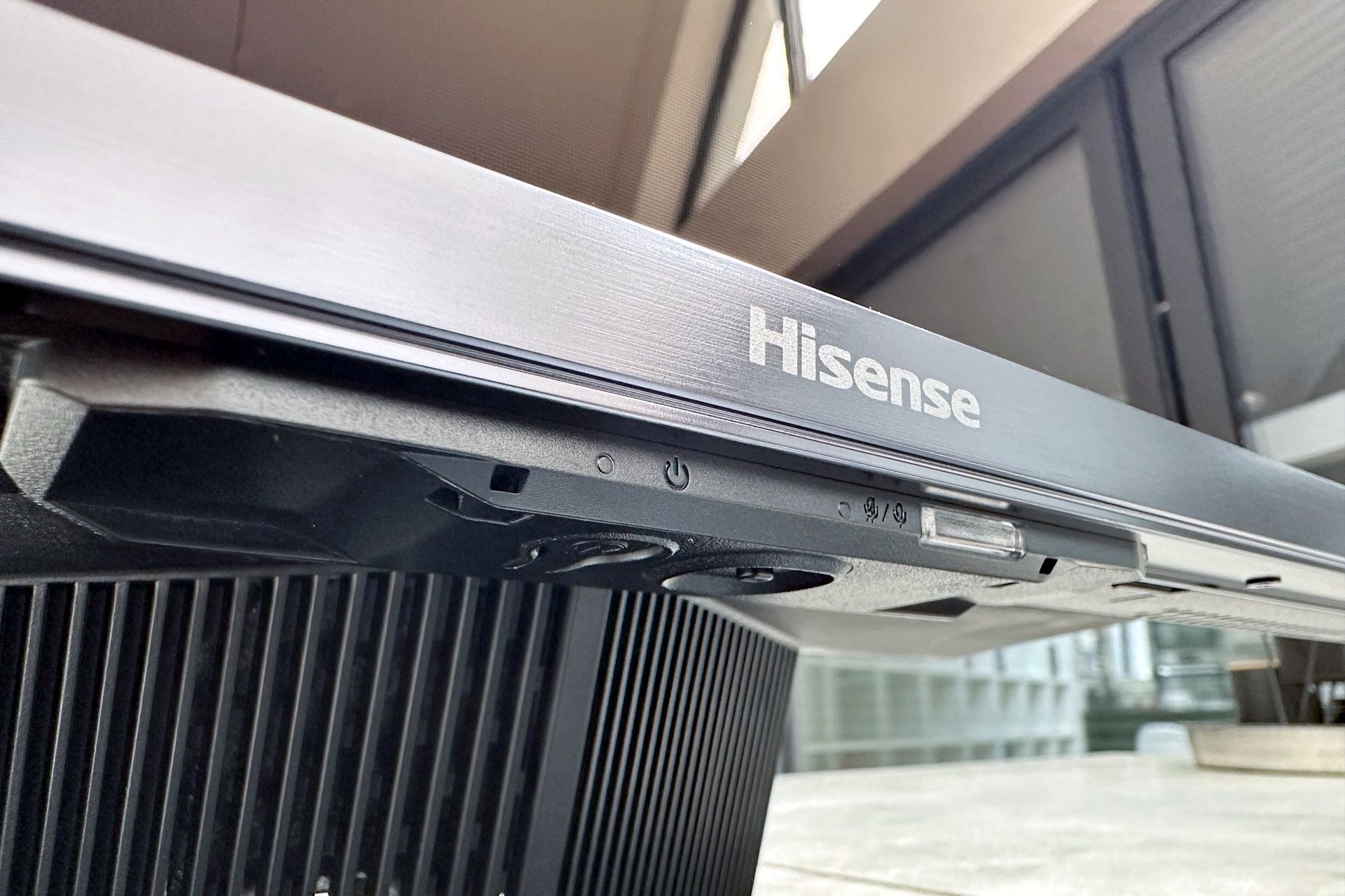 Hisense MiniLED U8Q - czujniki
