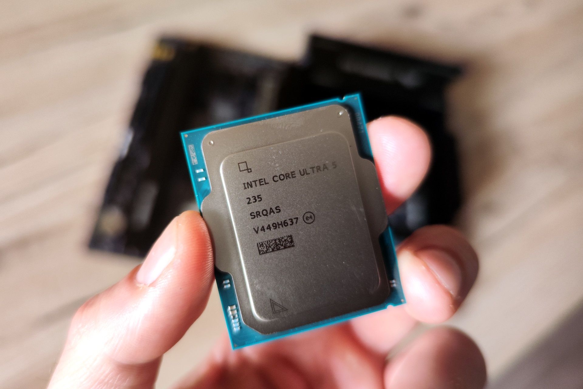 Intel Core Ultra 5 235