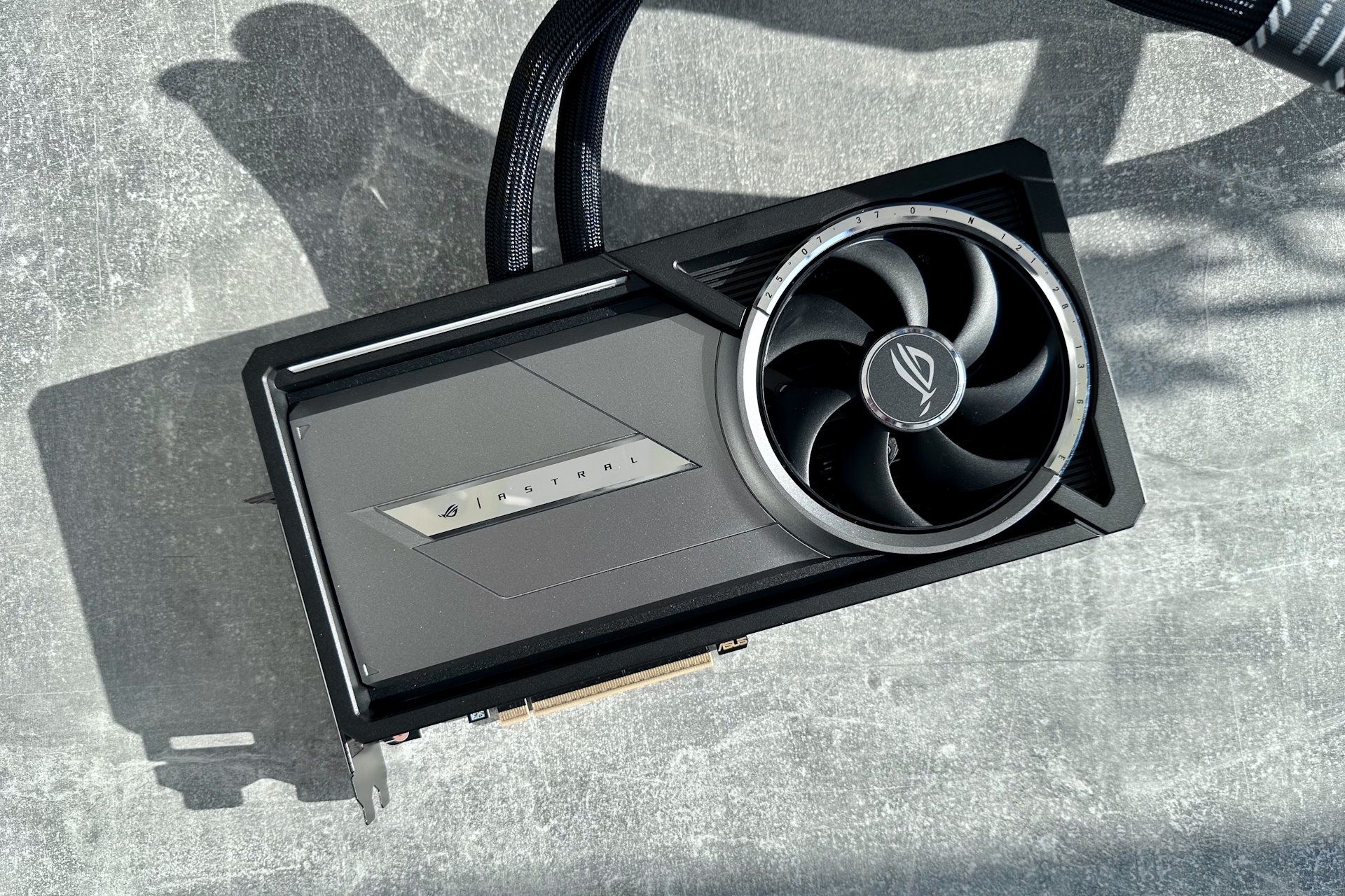 ASUS GeForce RTX 5090 ROG Astral LC - wentylator sekcji zasilania