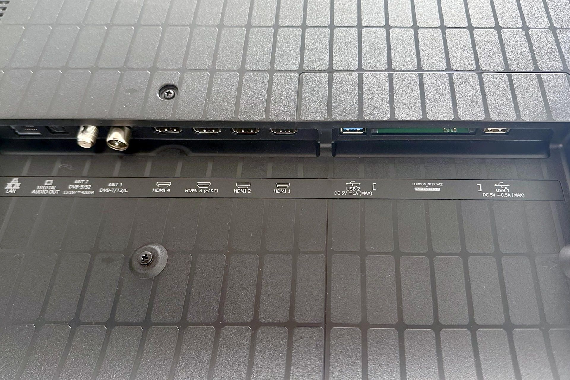 Hisense 85U7S Pro - złącza