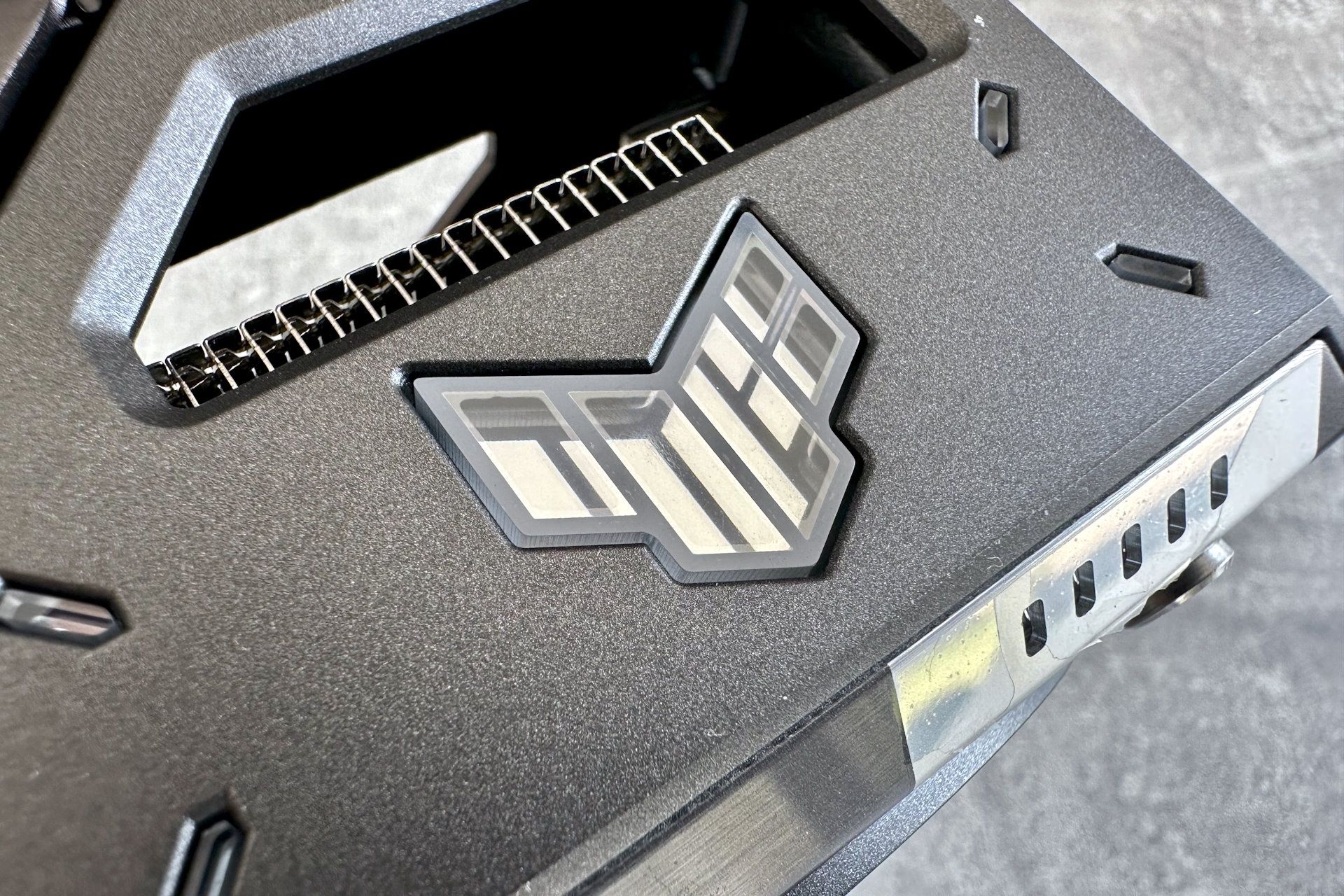 ASUS Radeon RX 9070 XT TUF Gaming OC - RGB