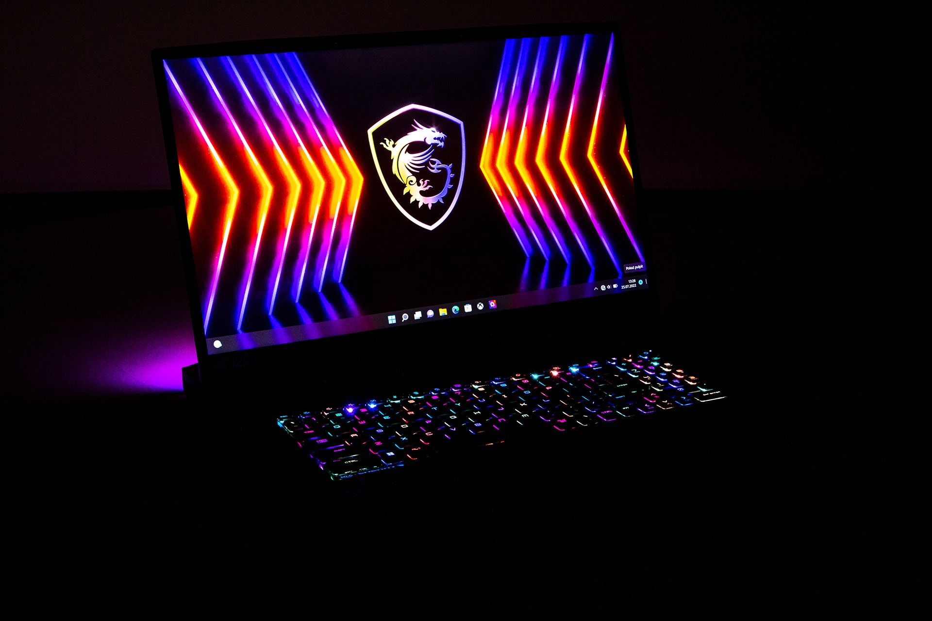 MSI Titan GT77 - podświetlony
