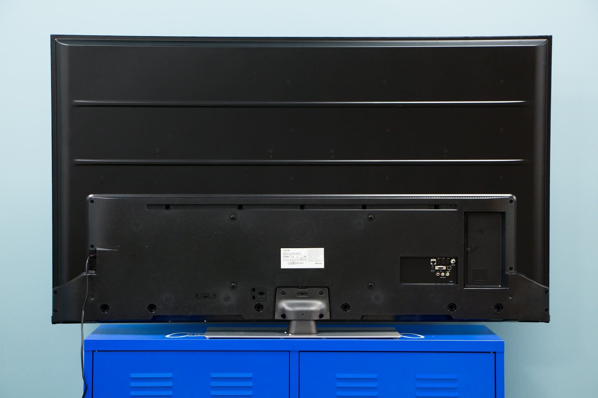 Toshiba 65UA6B - widok z tyłu