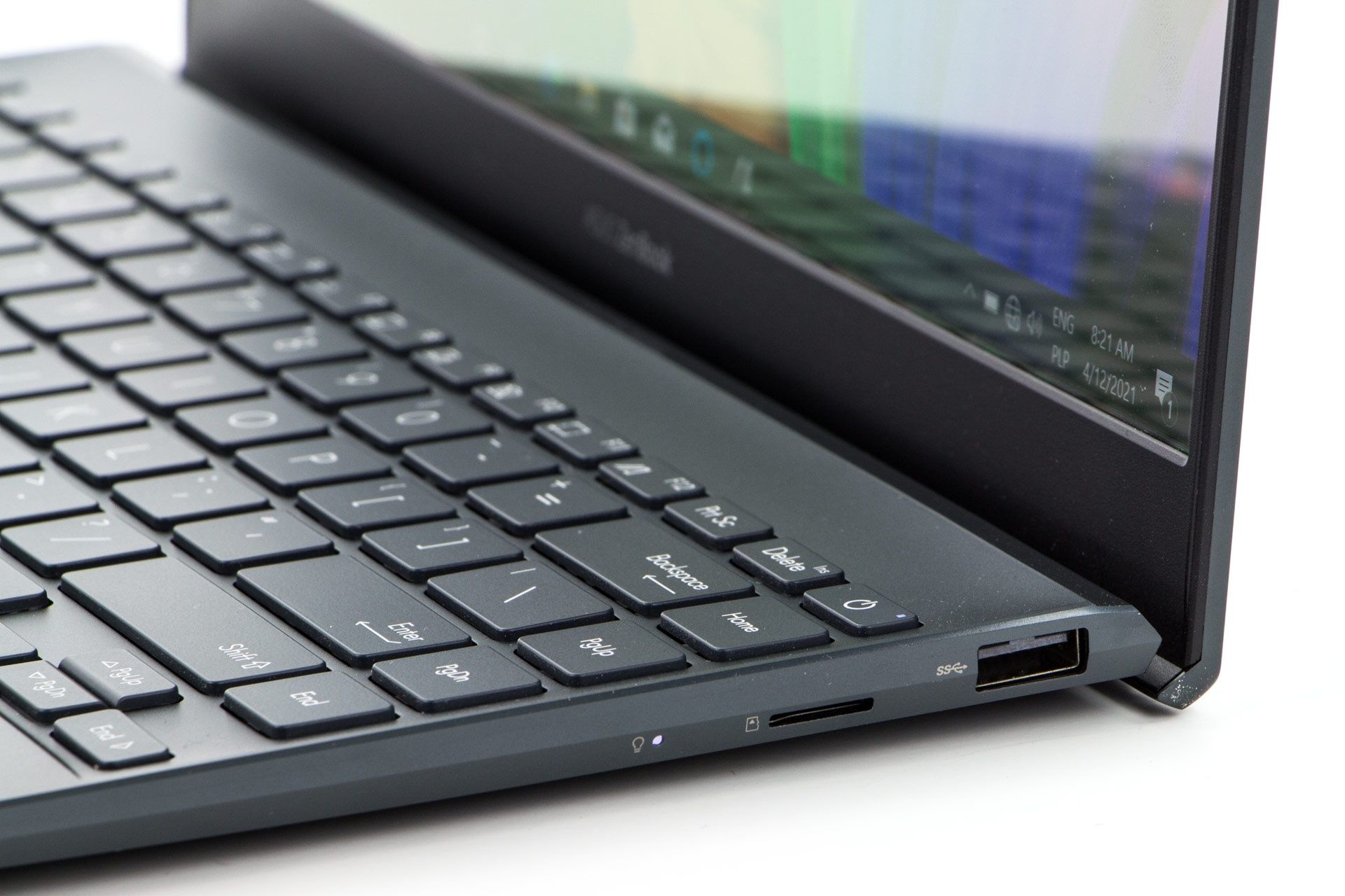 ASUS ZenBook UM325S - porty z prawej