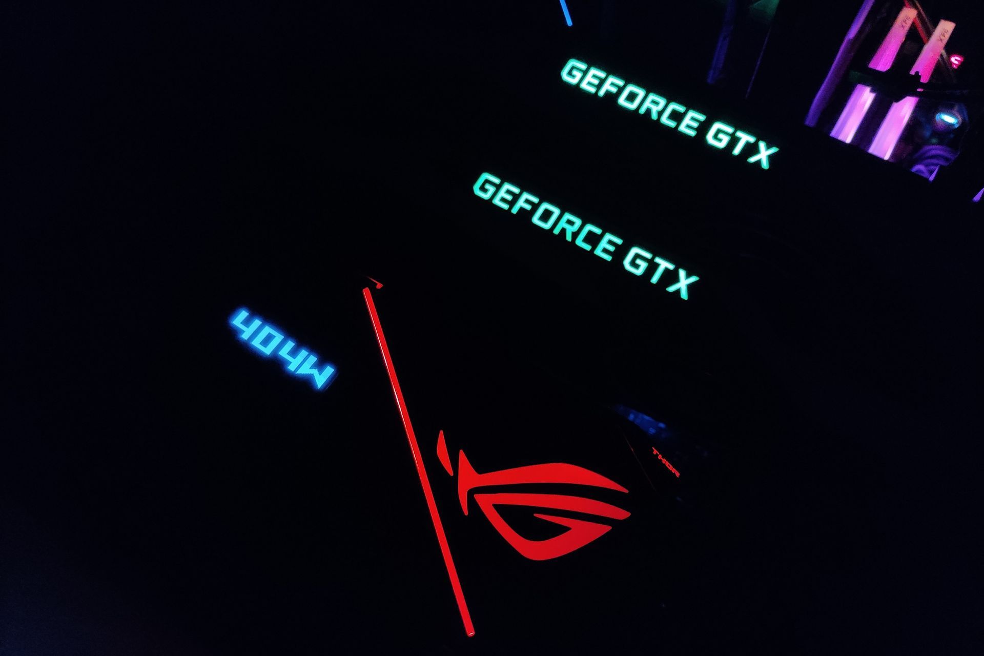 ASUS ROG Thor 1200W Platinum II - podświetlenie RGB LED i ekran OLED