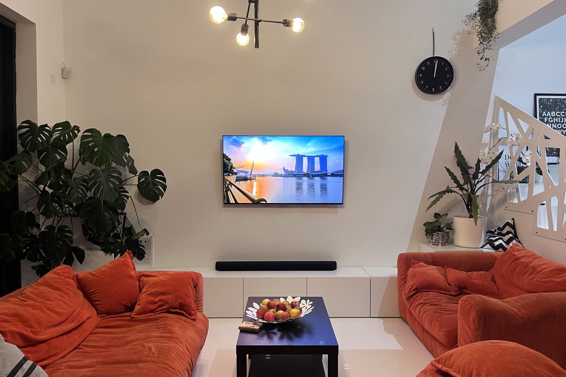 Samsung S95B - 55 cali - na ścianie HDR