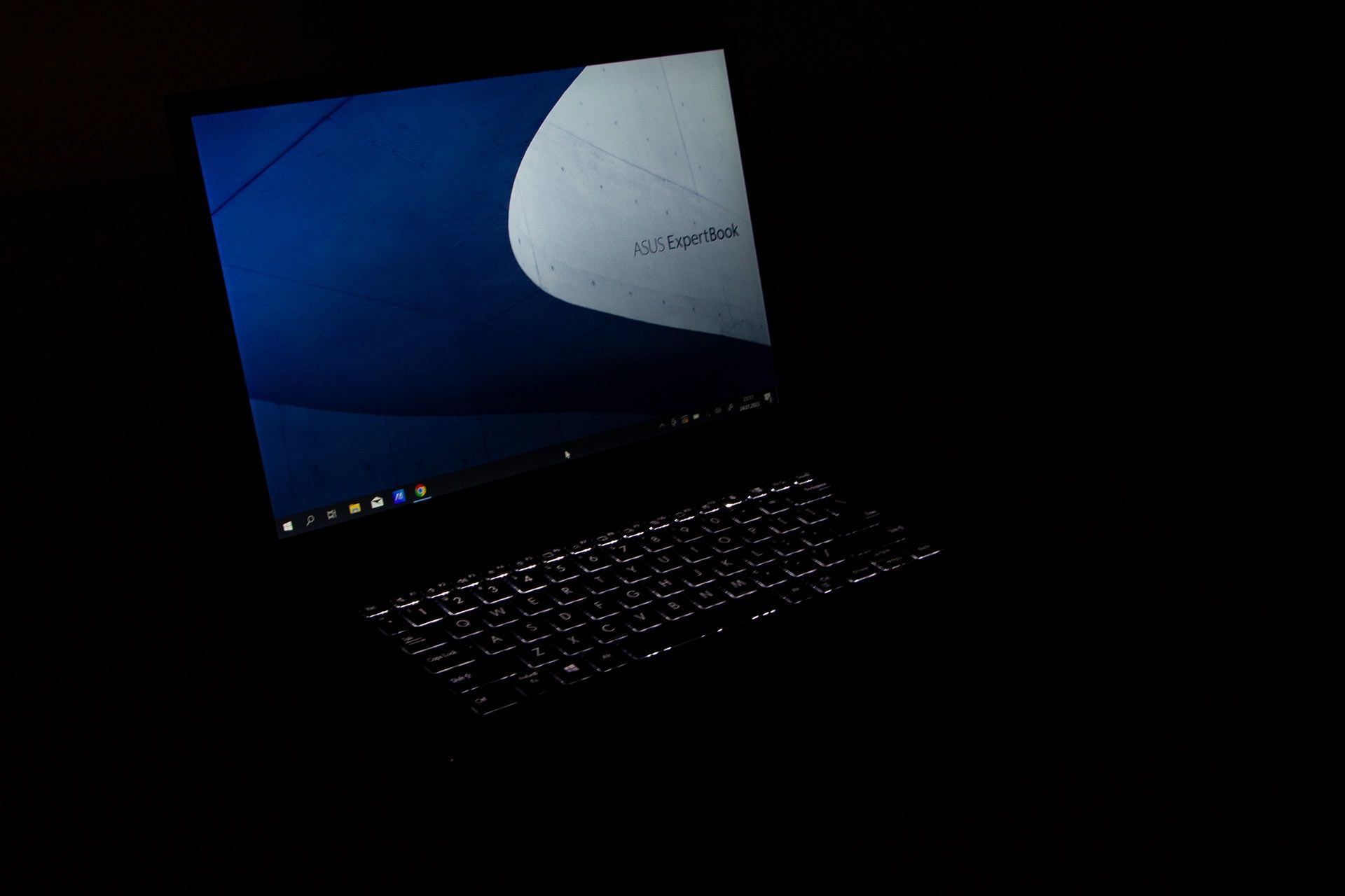 ASUS ExpertBook B7 Flip - podświetlenie