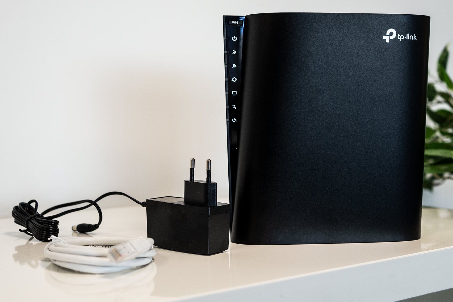 TP-Link Archer AX 80 - zawartość zestawu (bez podkładki)