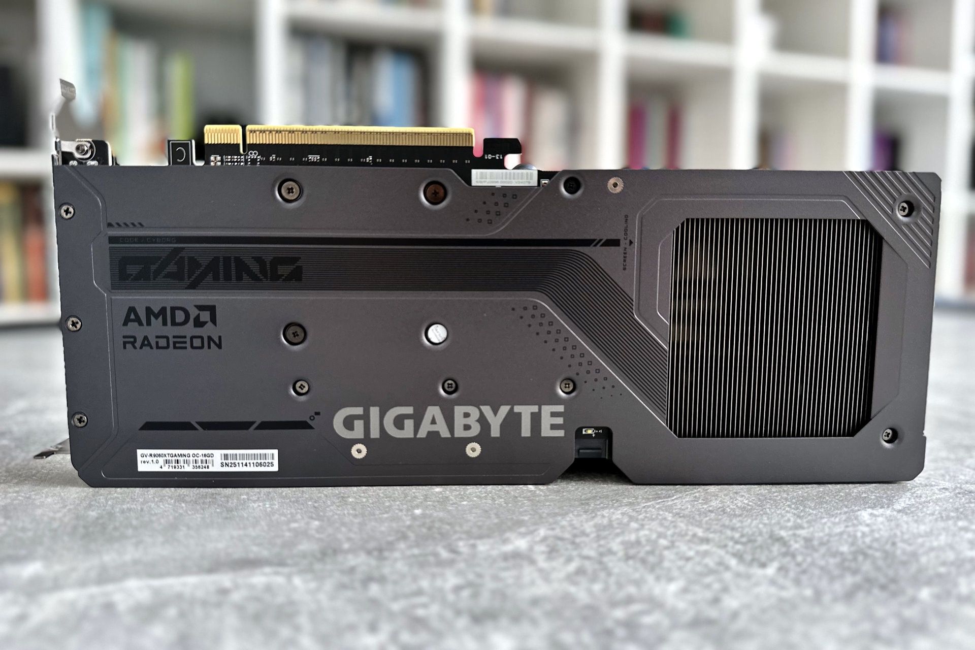 Gigabyte Radeon RX 9060 XT Gaming OC 16 GB - backplate