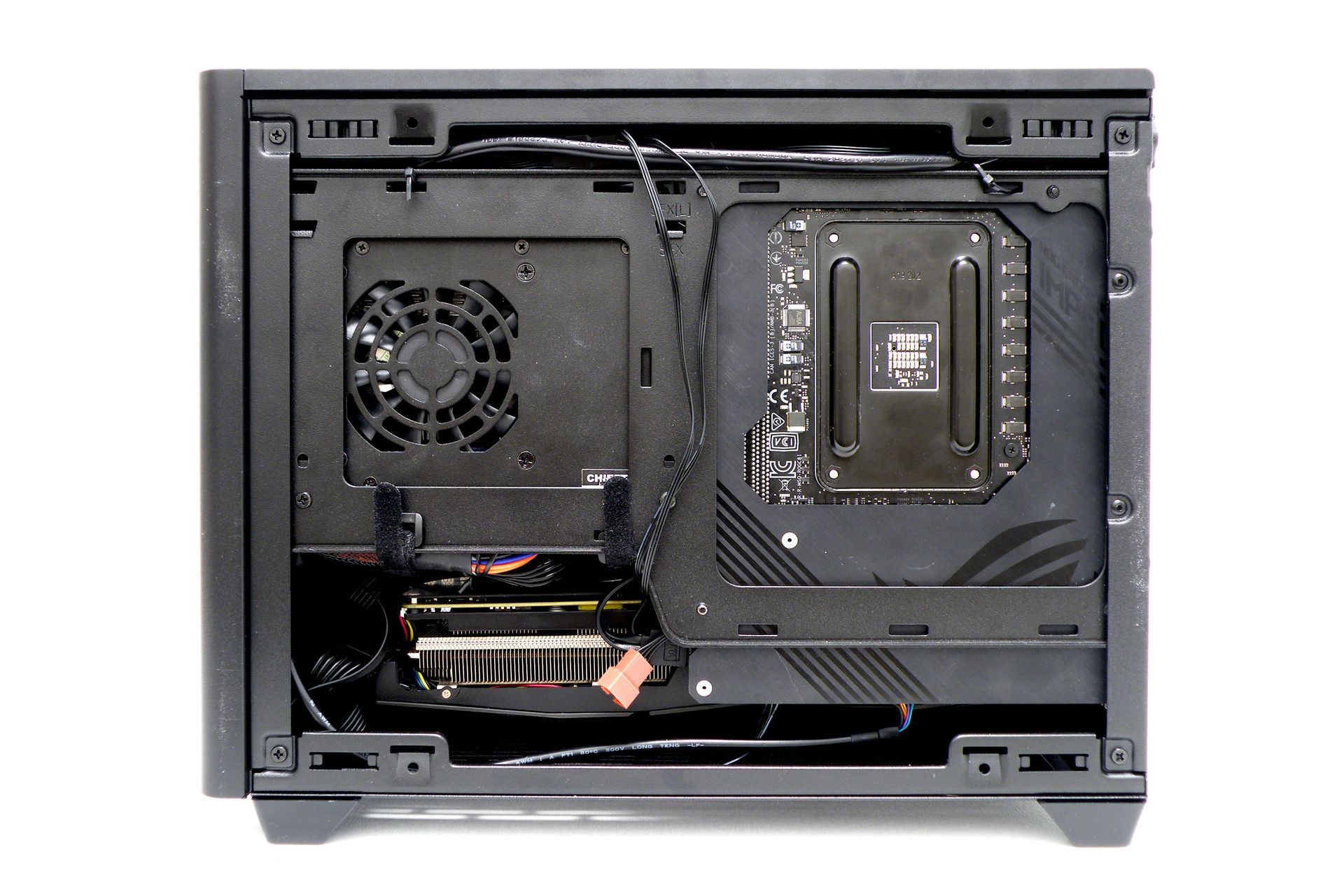 Cooler Master MasteBox NR200P - montaż podzespołów