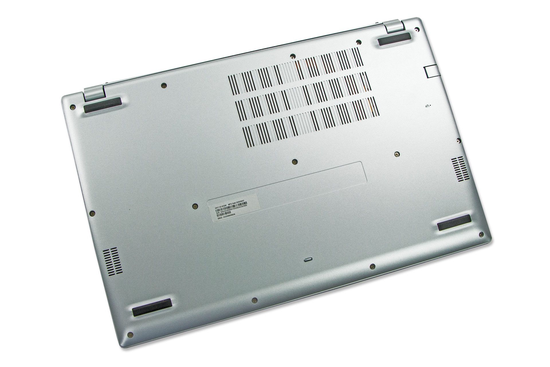 Acer Aspire 5 A517-52-52QW - od spodu