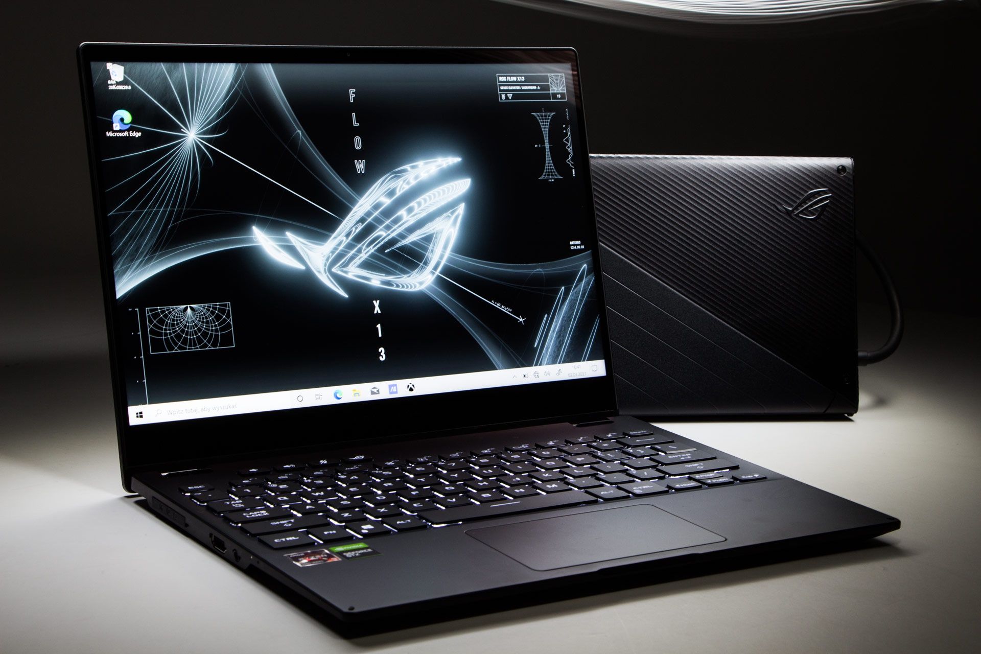 ASUS ROG Flow X13 na czarnym