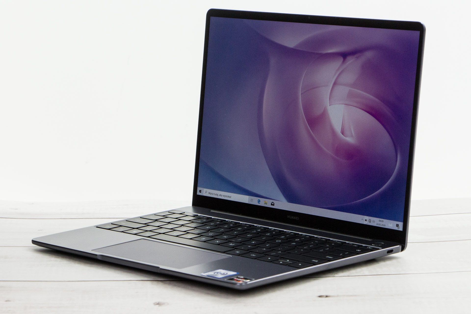 Huawei MateBook 13 z AMD Ryzen widok z profilu