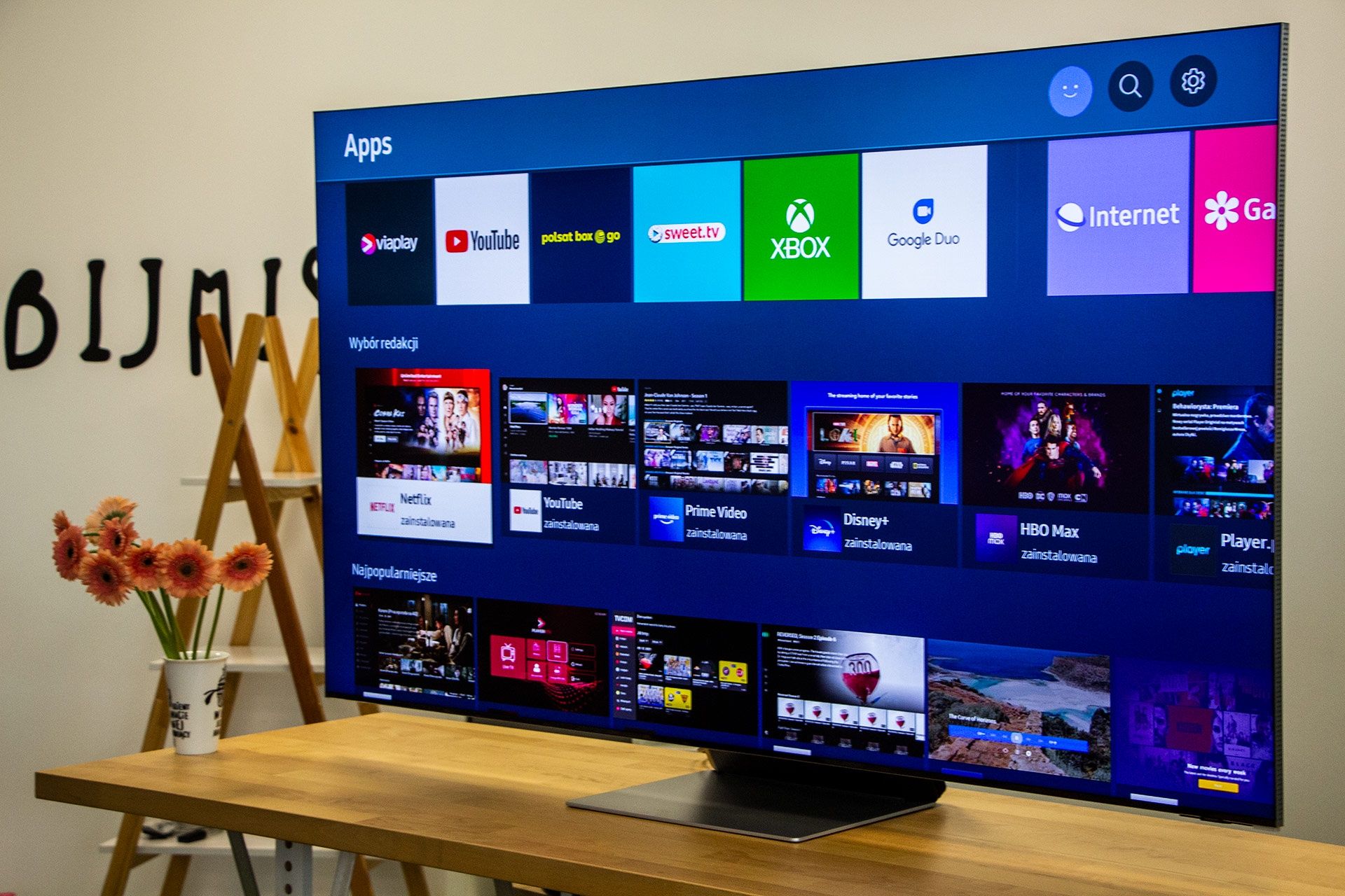 Samsung Neo QLED 8K Excellence Line QN900B - sklep z aplikacjami