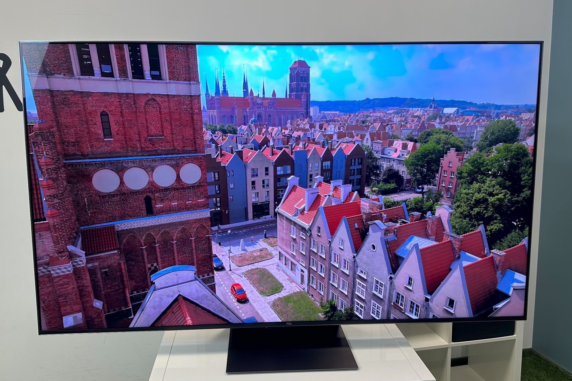 TCL 65C845 - od frontu 2