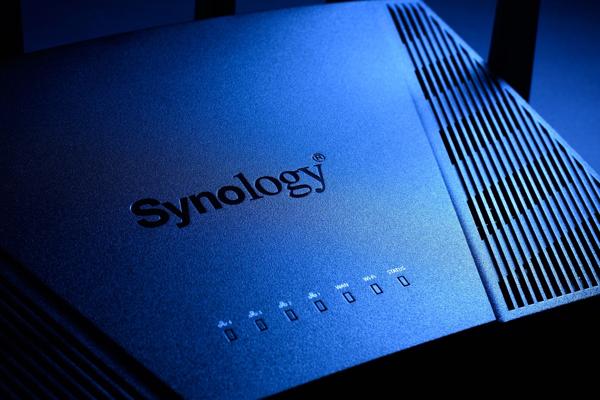 Synology RT6600ax - na niebiesko
