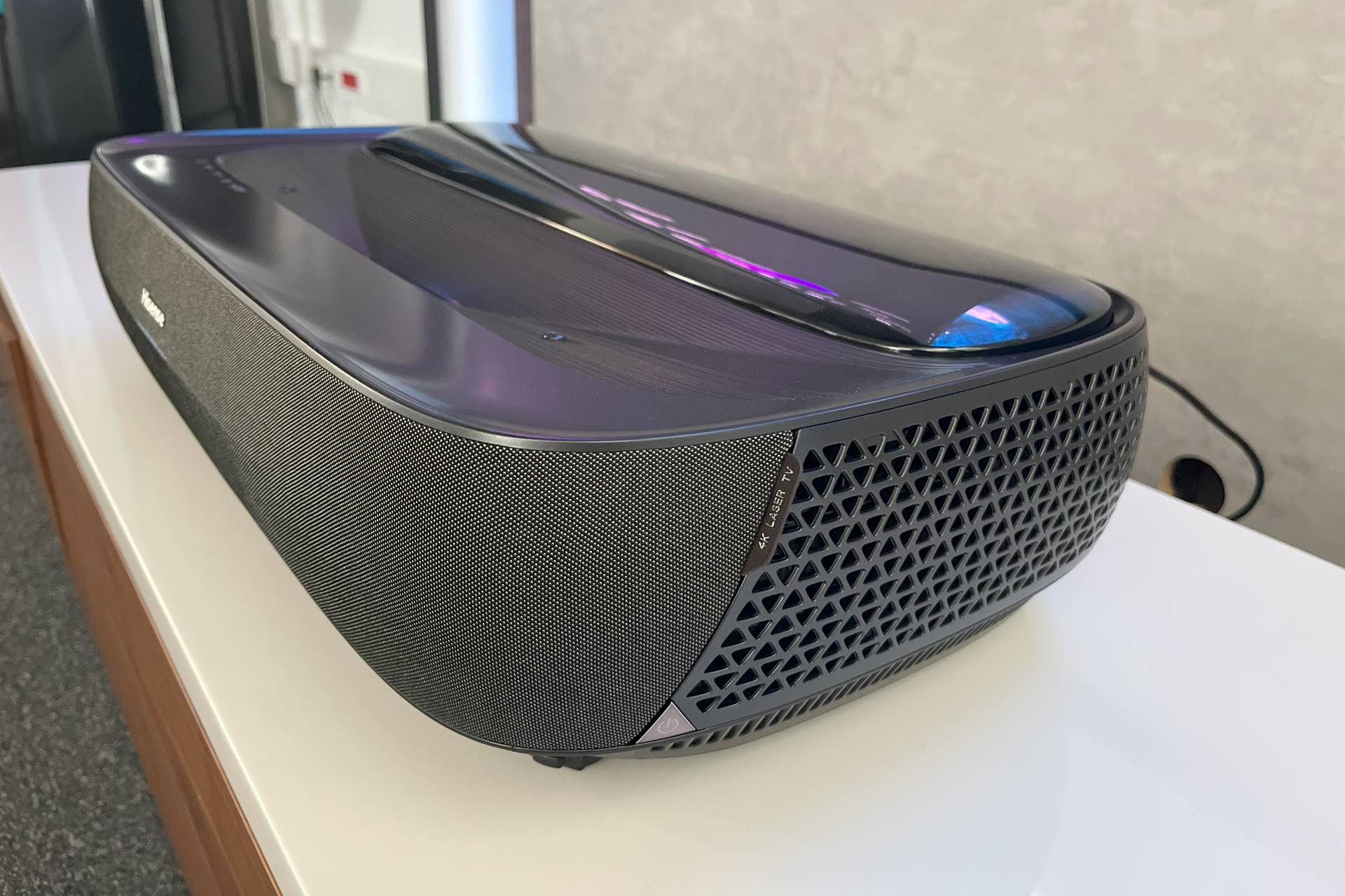 Hisense Laser TV 4K 120L9H - z lewej