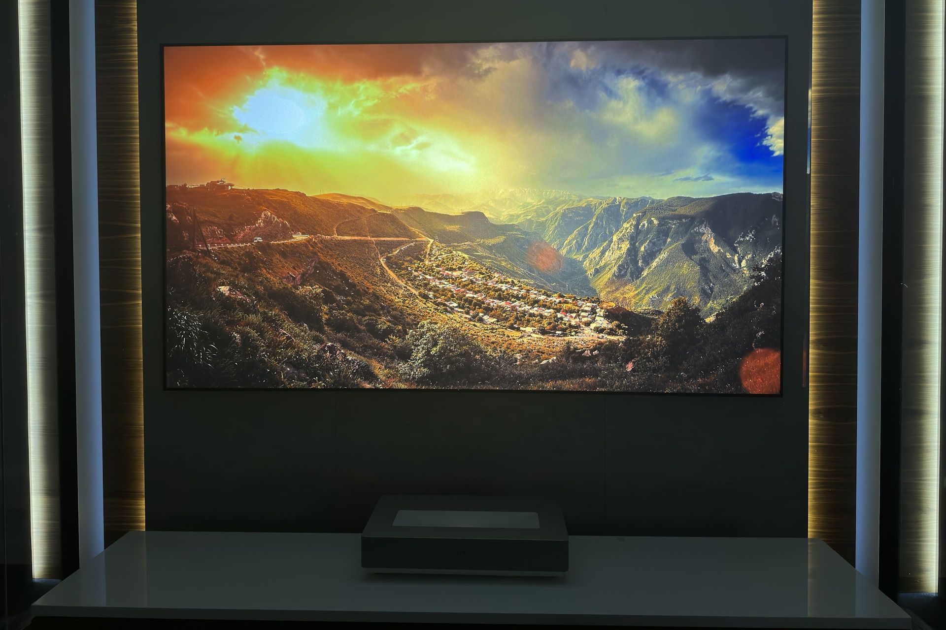 Hisense Laser TV 4K 100L5H - HDR