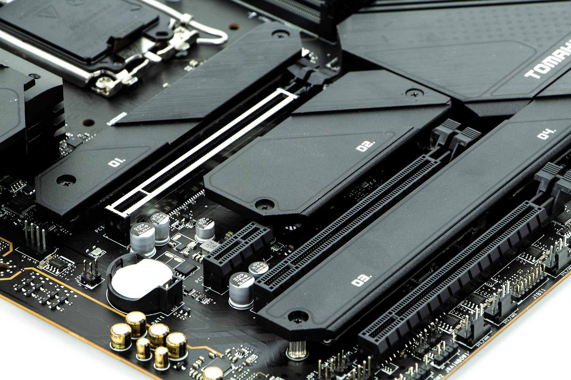 MSI MAG Z690 Tomahawk WiFi DDR4 - sloty