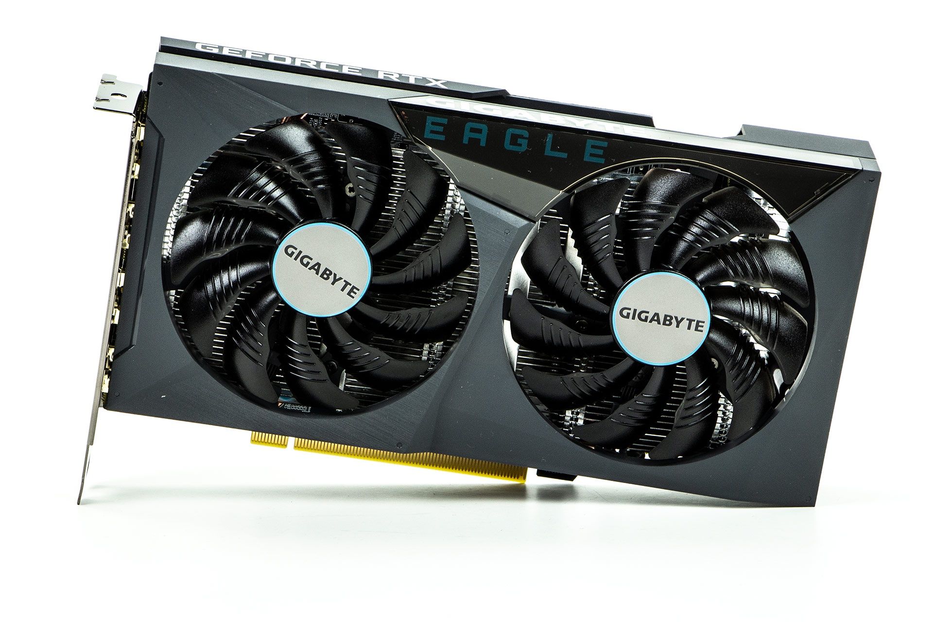 Gigabyte GeForce RTX 3050 Eagle - z boku