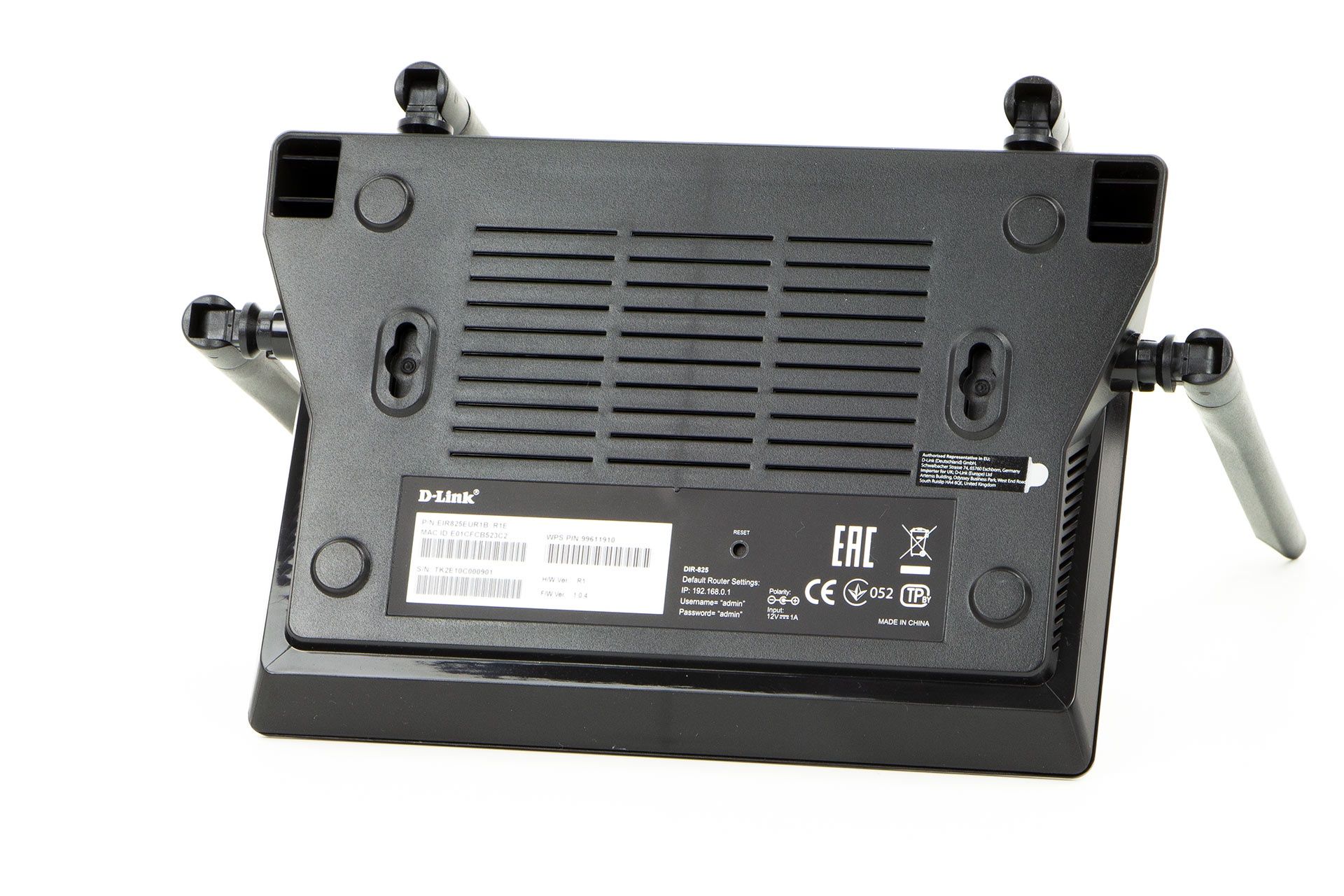 D-Link DIR-825 - od spodu
