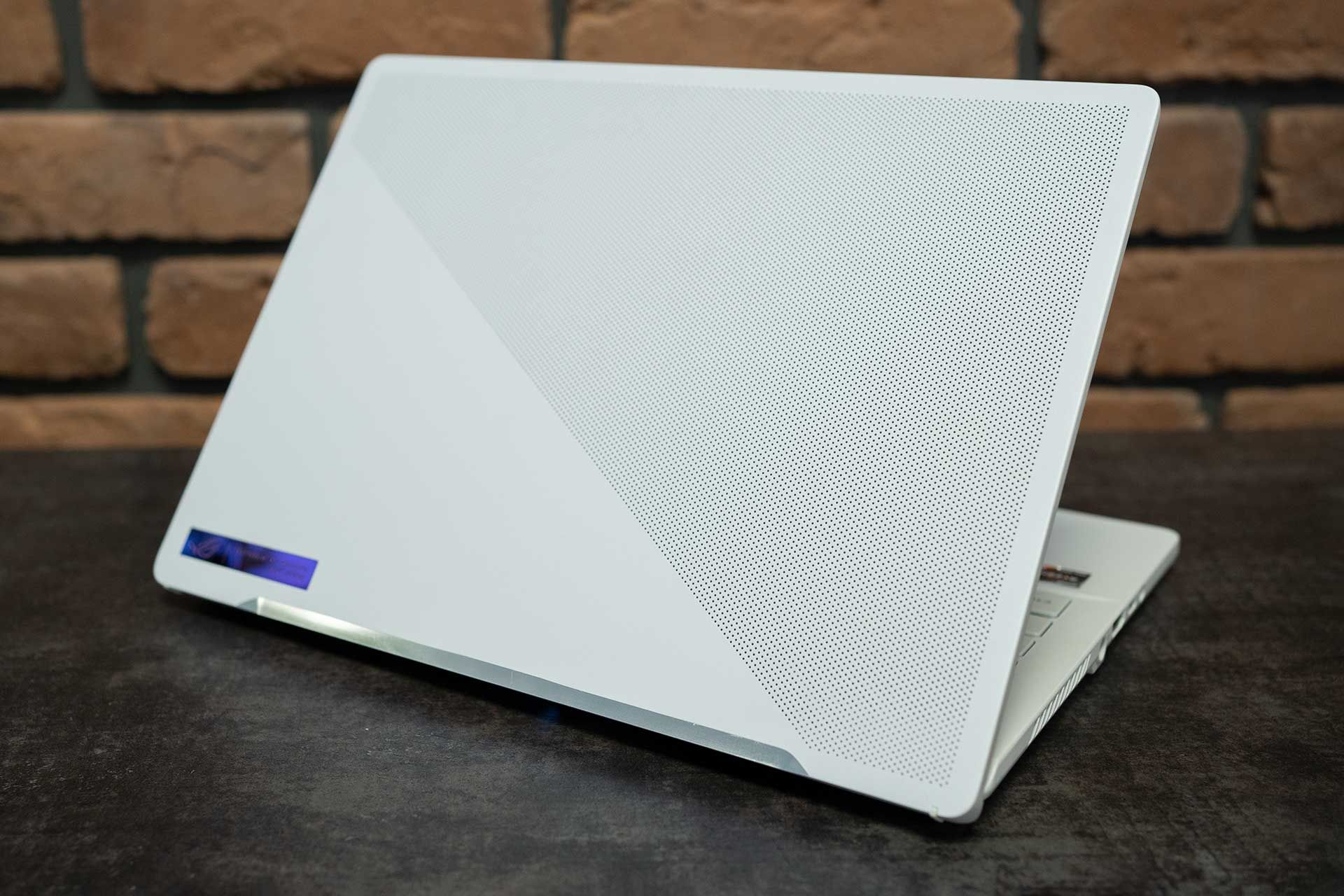 ASUS ROG Zephyrus G14 2022 - pokrywa bez podświetlenia