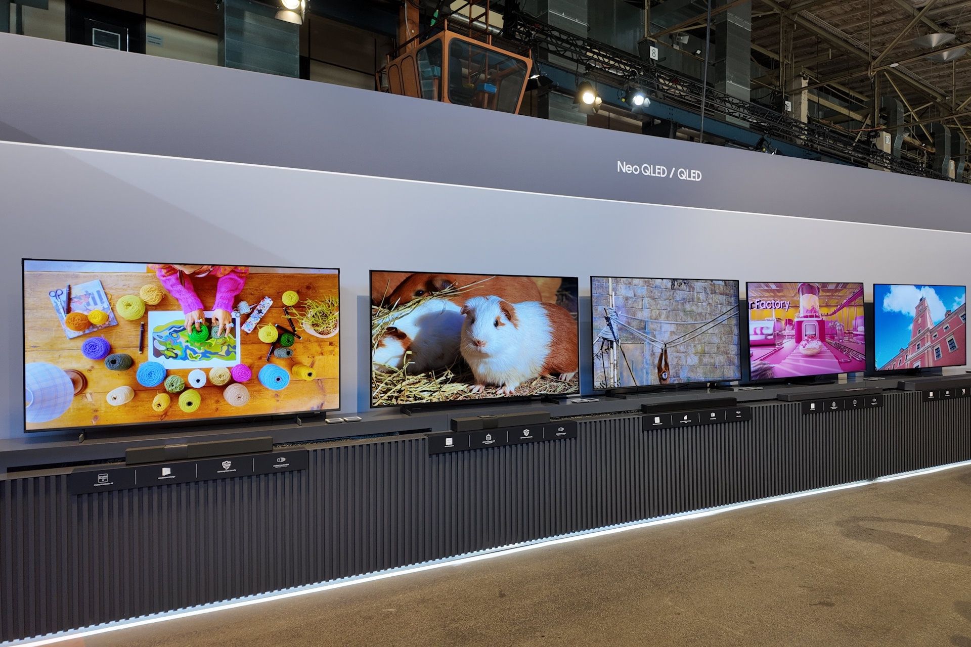 World of Samsung 2025 - telewizory LED 4K