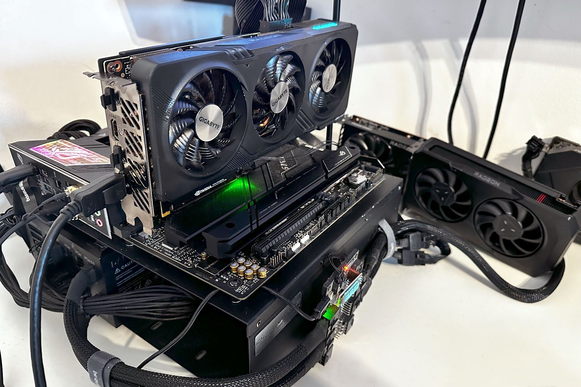 Gigabyte Radeon RX 7600 XT Gaming OC - platforma testowa