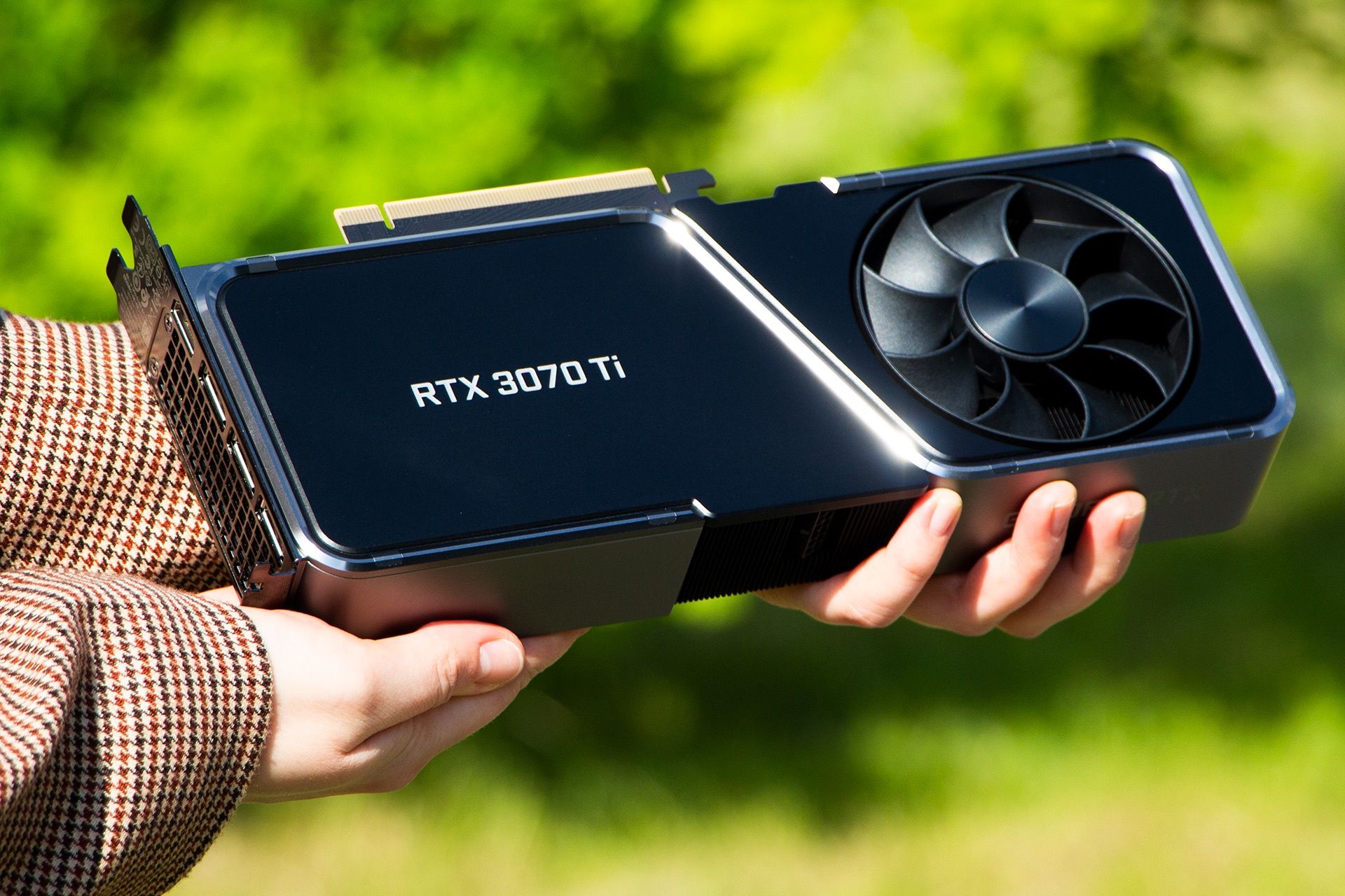 NVIDIA GeForce RTX 3070 Ti FE niestety odziedziczyła wady poprzedniczki
