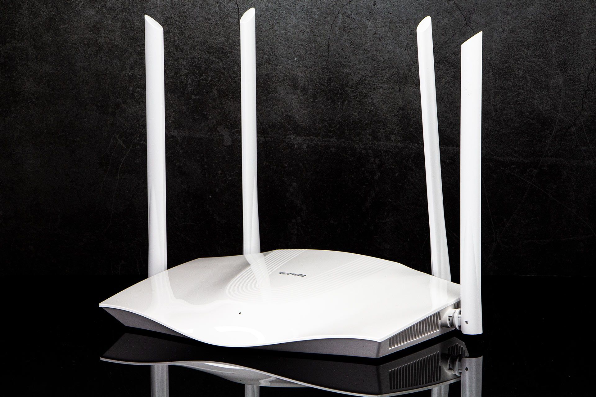 Tenda TX3 - z profilu