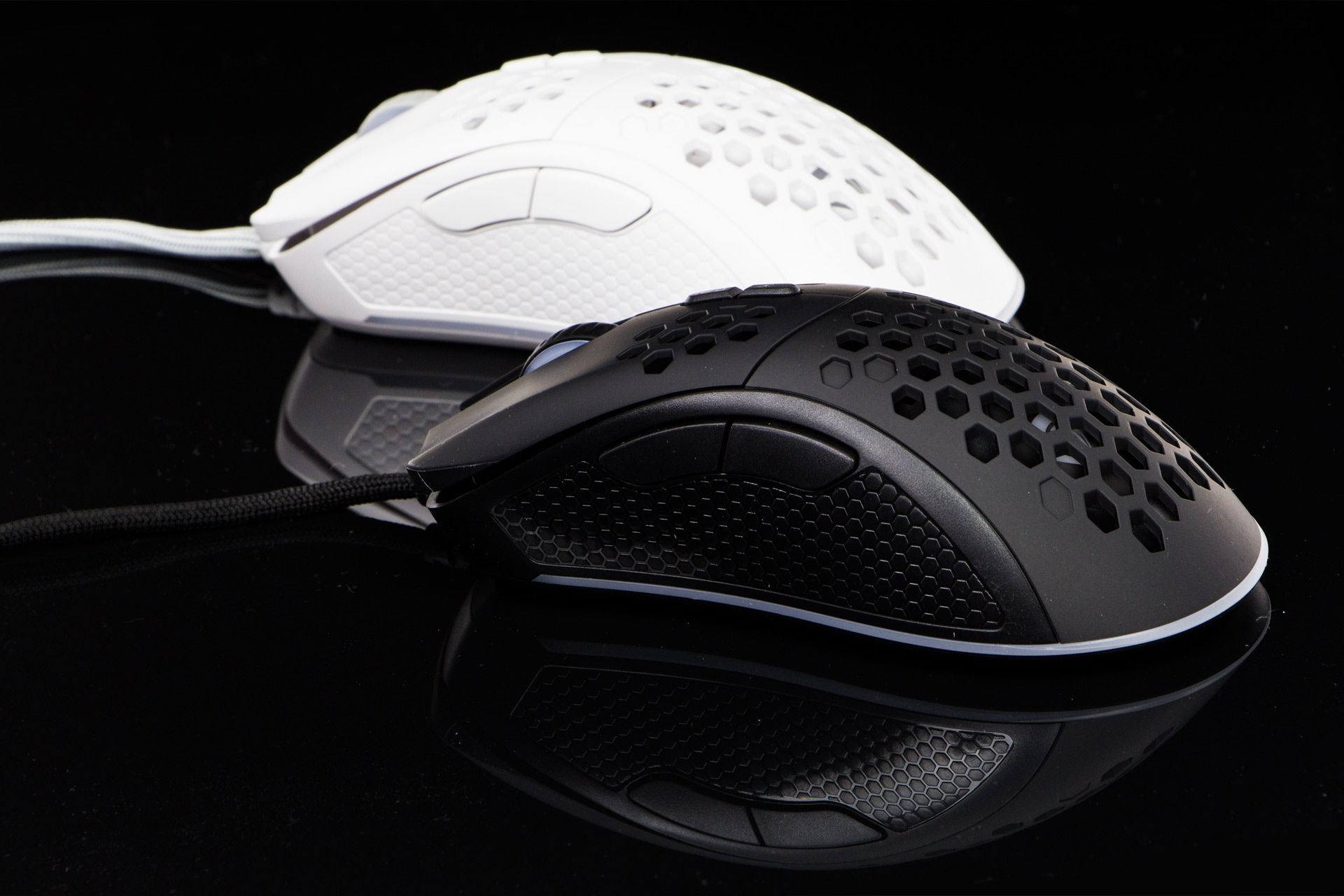 Genesis Krypton 550 - dwa modele myszki obok siebie