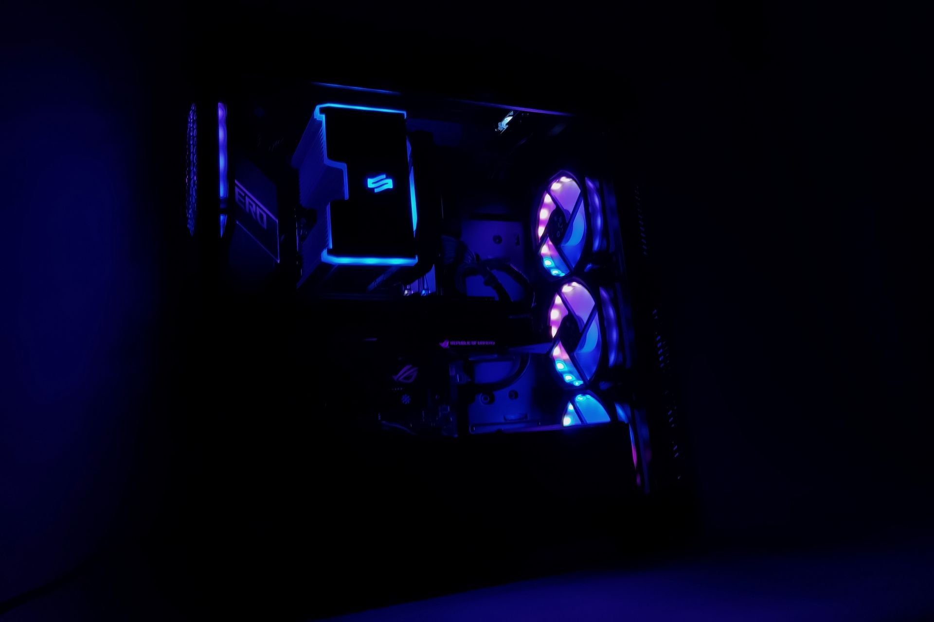 Chieftec Scorpion 4 GL-04B-OP - podświetlenie LED