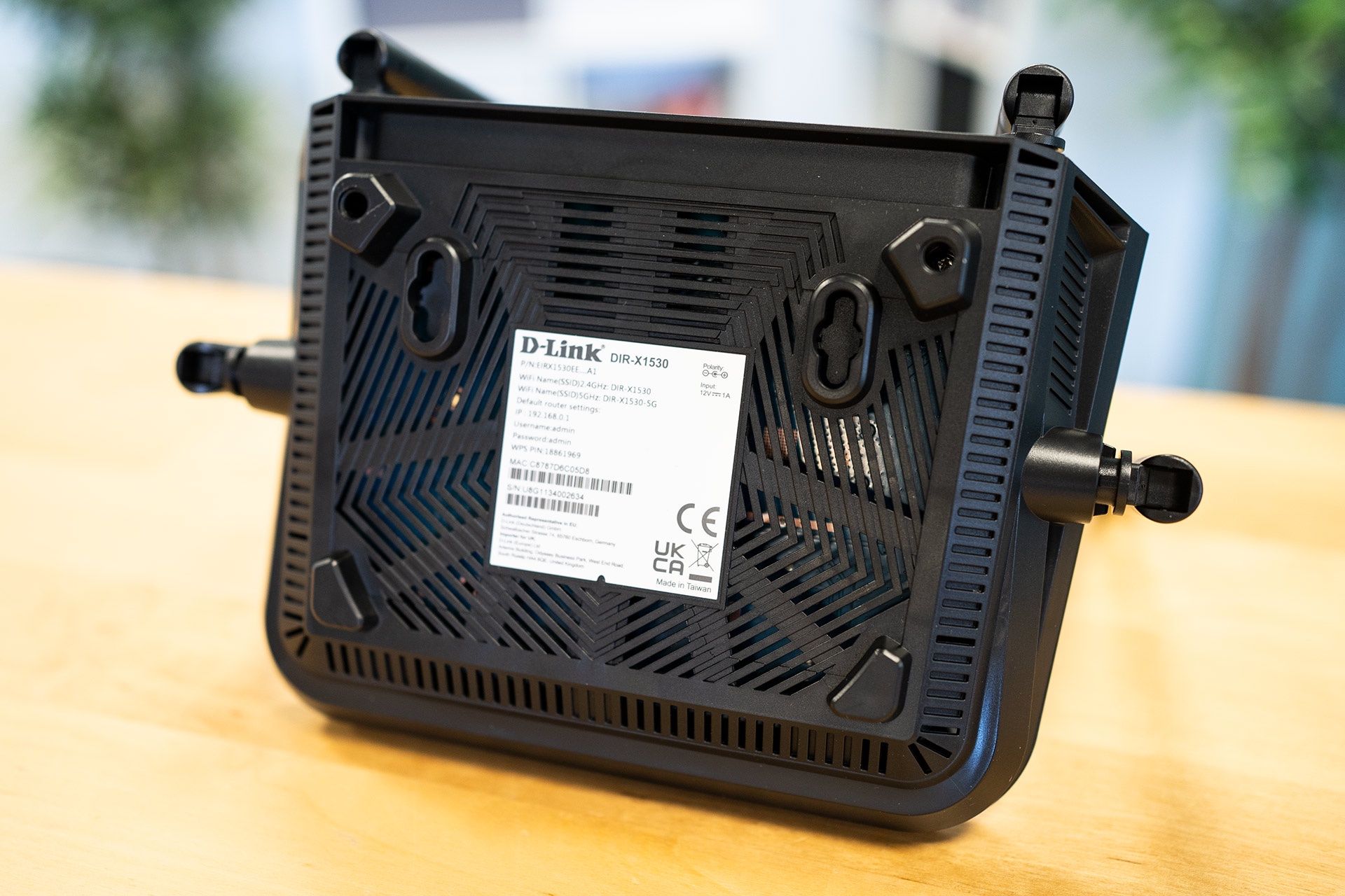 D-Link DIR-X1530 - od spodu
