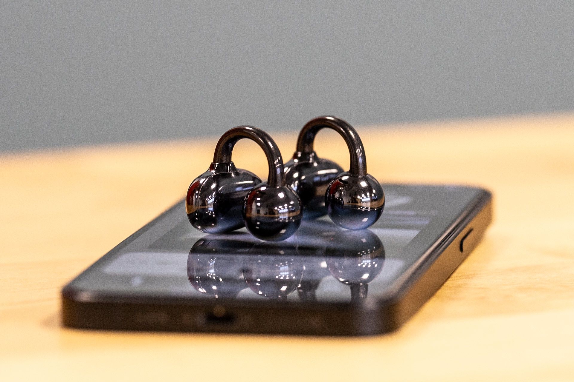 Huawei FreeClip na telefonie