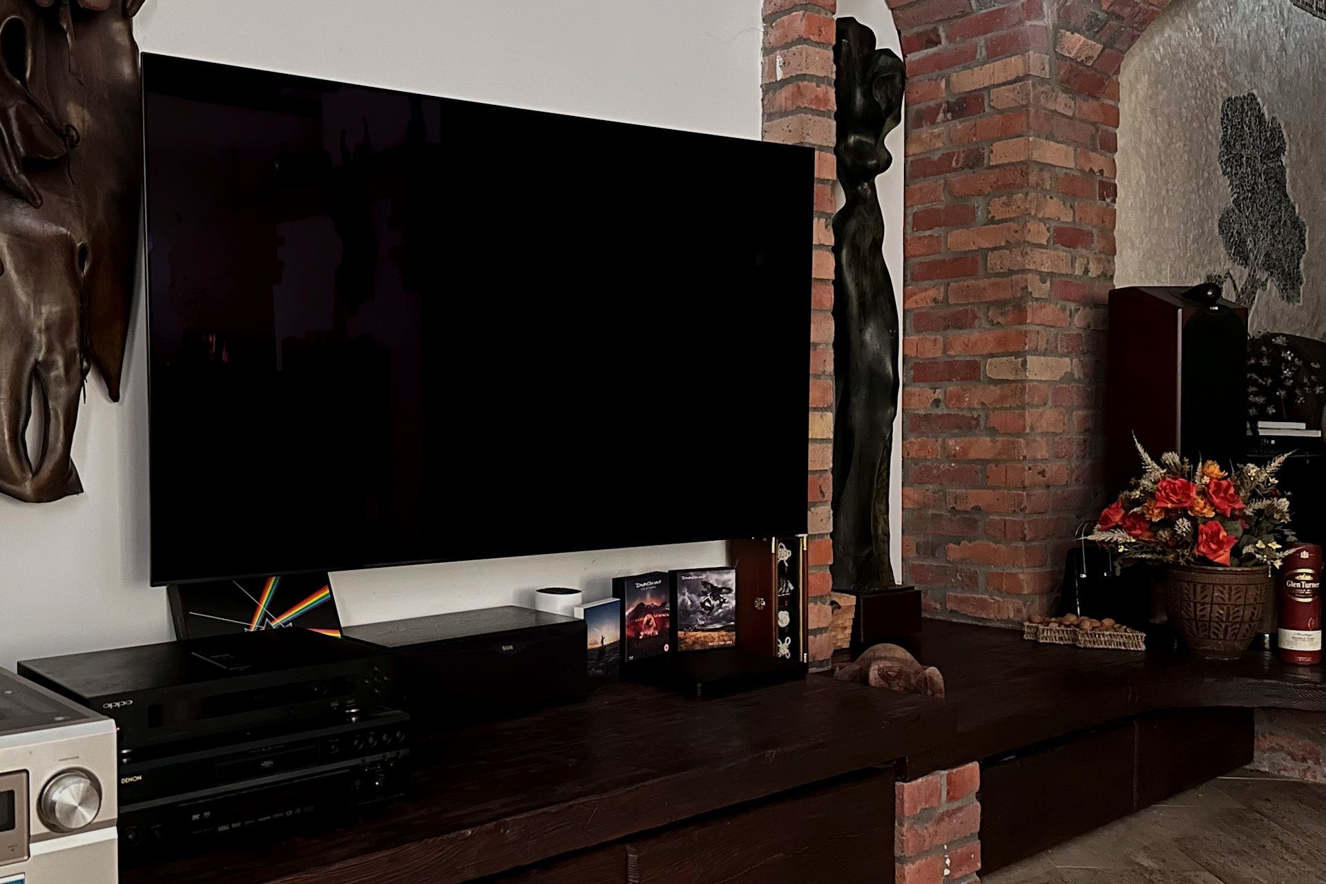 Samsung OLED S95C - od przodu wyłączony