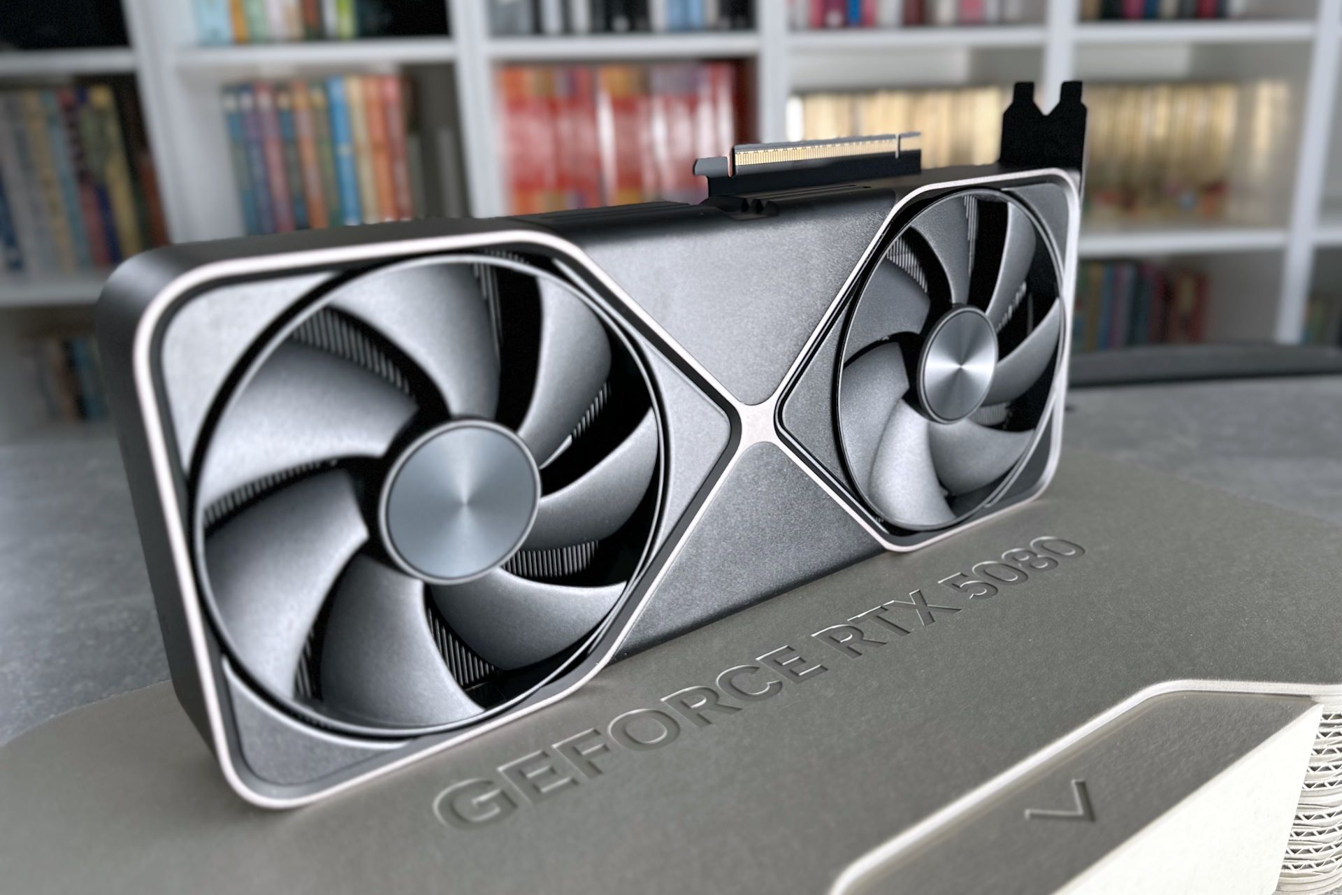NVIDIA GeForce RTX 5080 Founders Edition - na pudełku