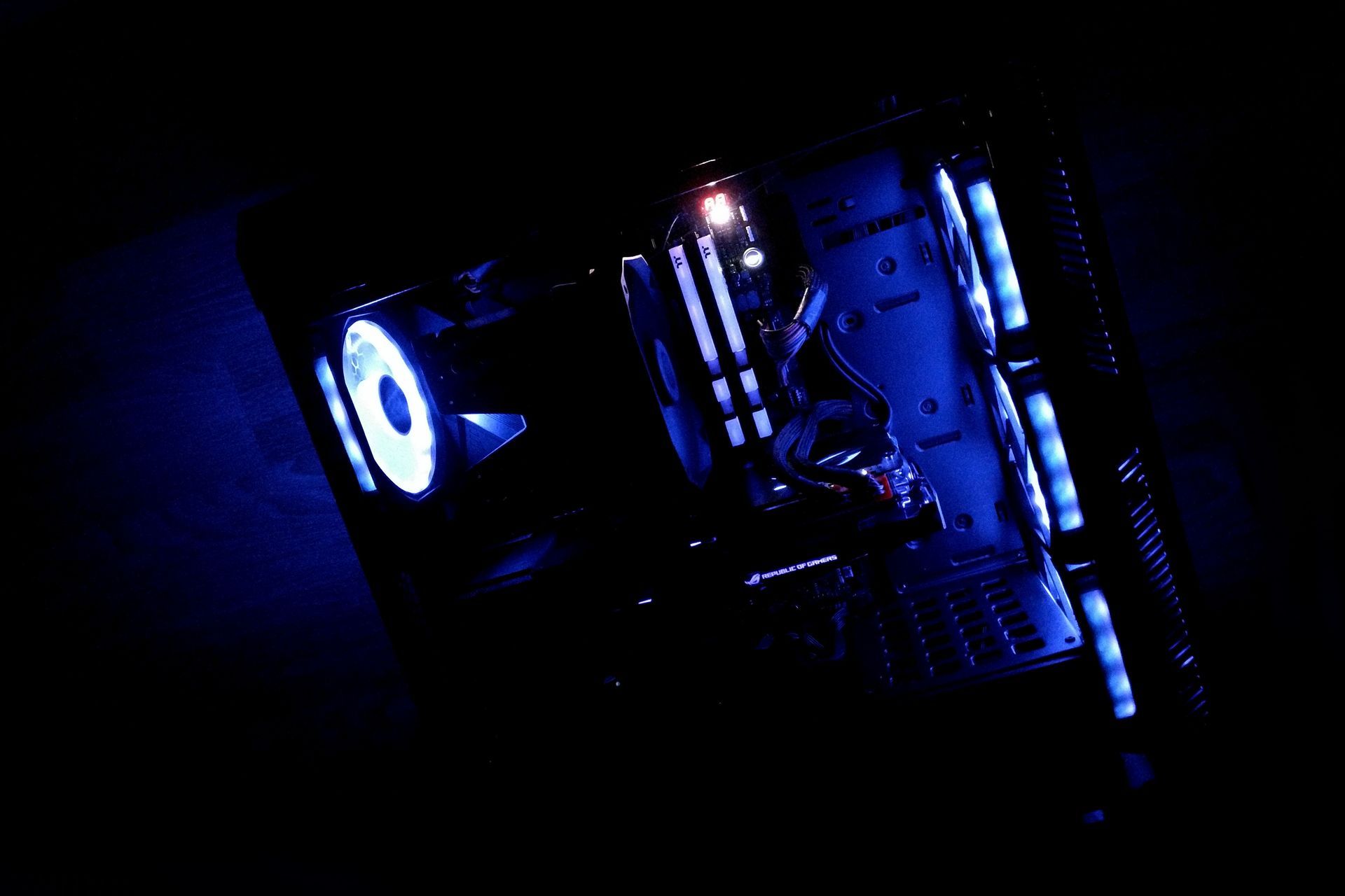 Chieftec Scorpion 3 GL-03B-OP - podświetlenie LED