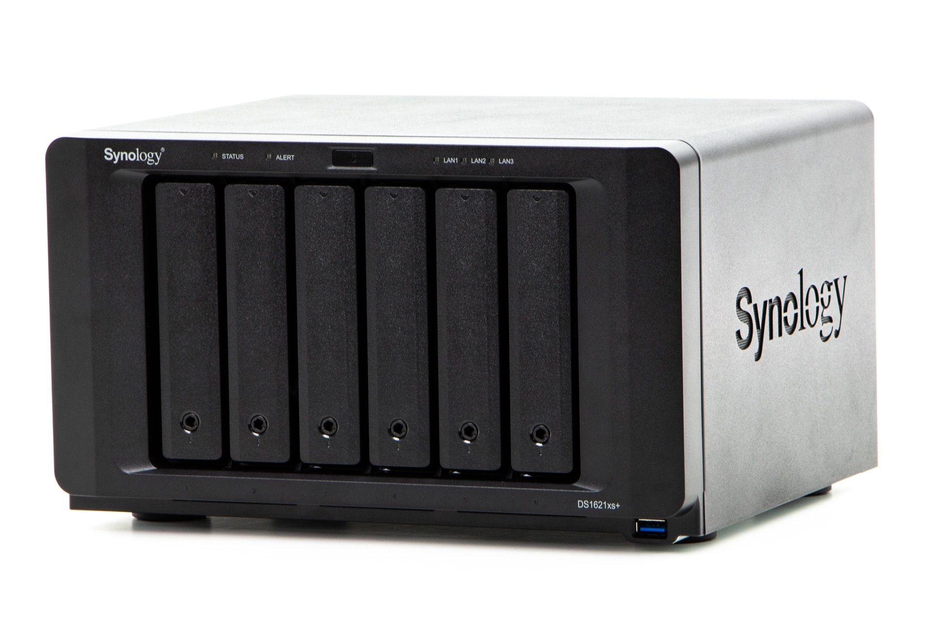 Synology DS1621xs+ - zdjęcie od przodu