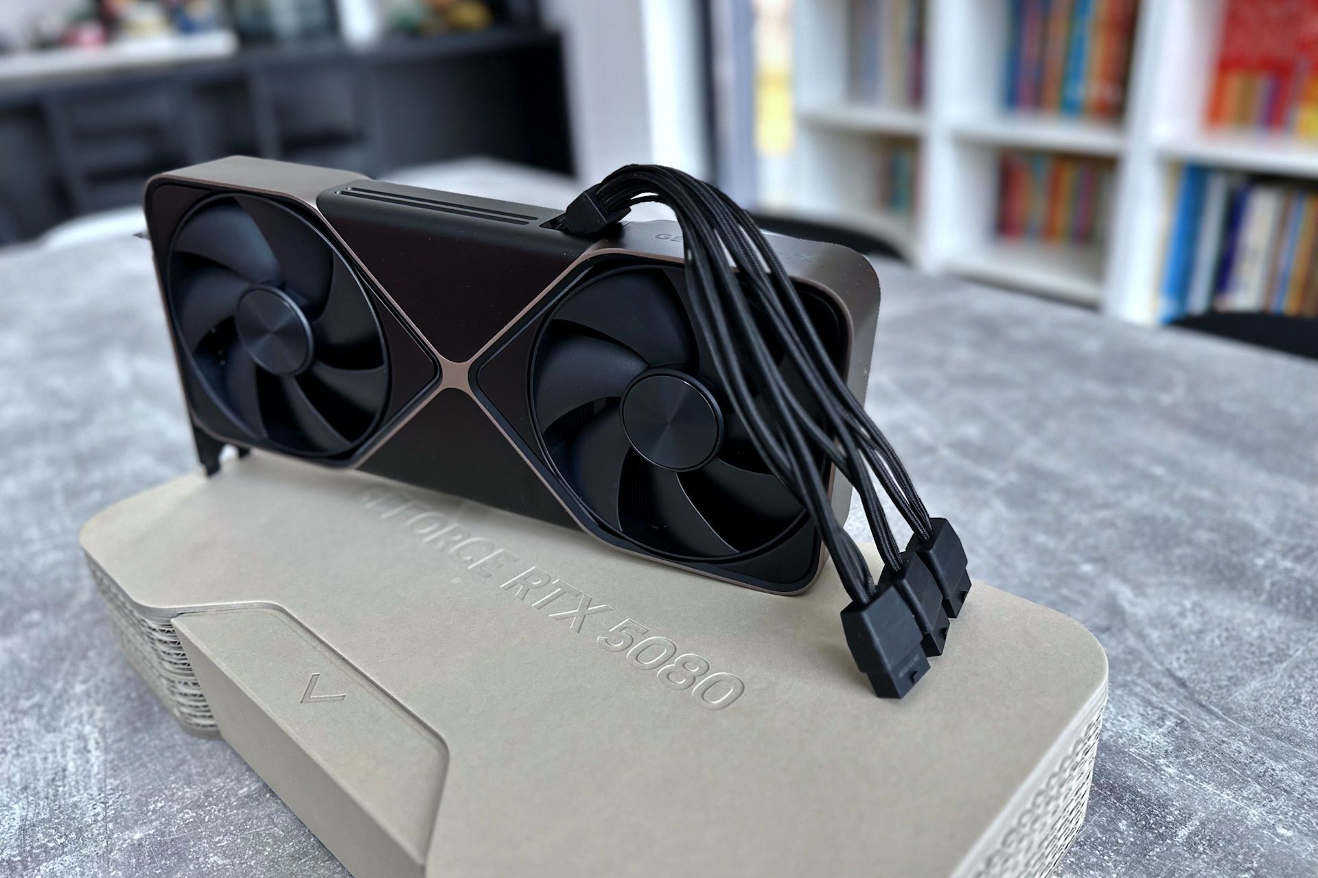 NVIDIA GeForce RTX 5080 Founders Edition - adapter zasilania