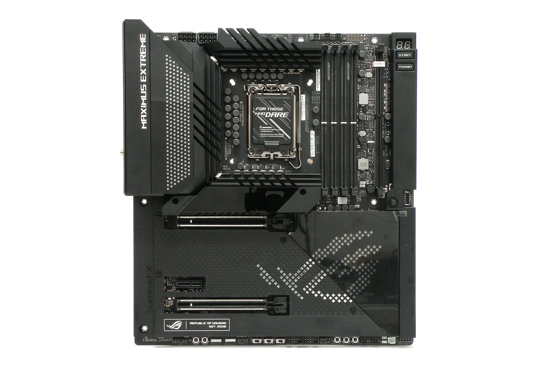 ASUS ROG Maximus Z690 Extreme - z przodu