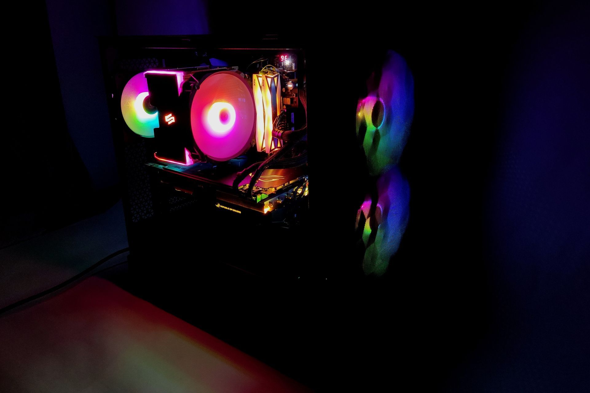 Fractal Design Pop Air - podświetlenie RGB LED