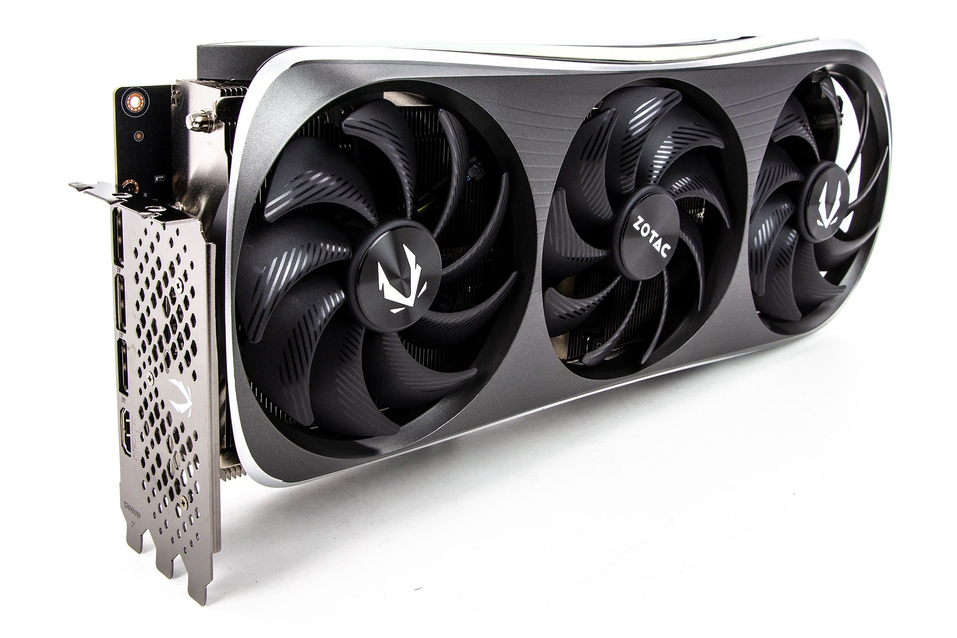 Zotac GeForce RTX 4080 AMP Extreme AIRO - cała karta