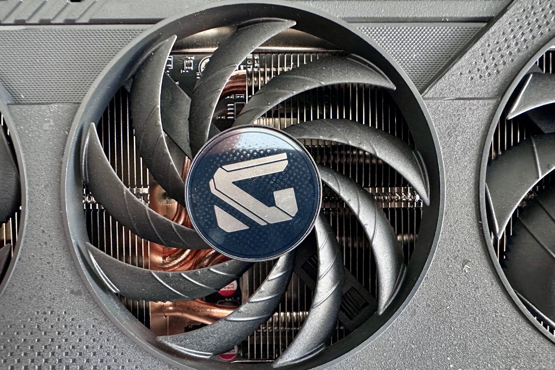 Gigabyte Radeon RX 9060 XT Gaming OC 16 GB - chłodzenie