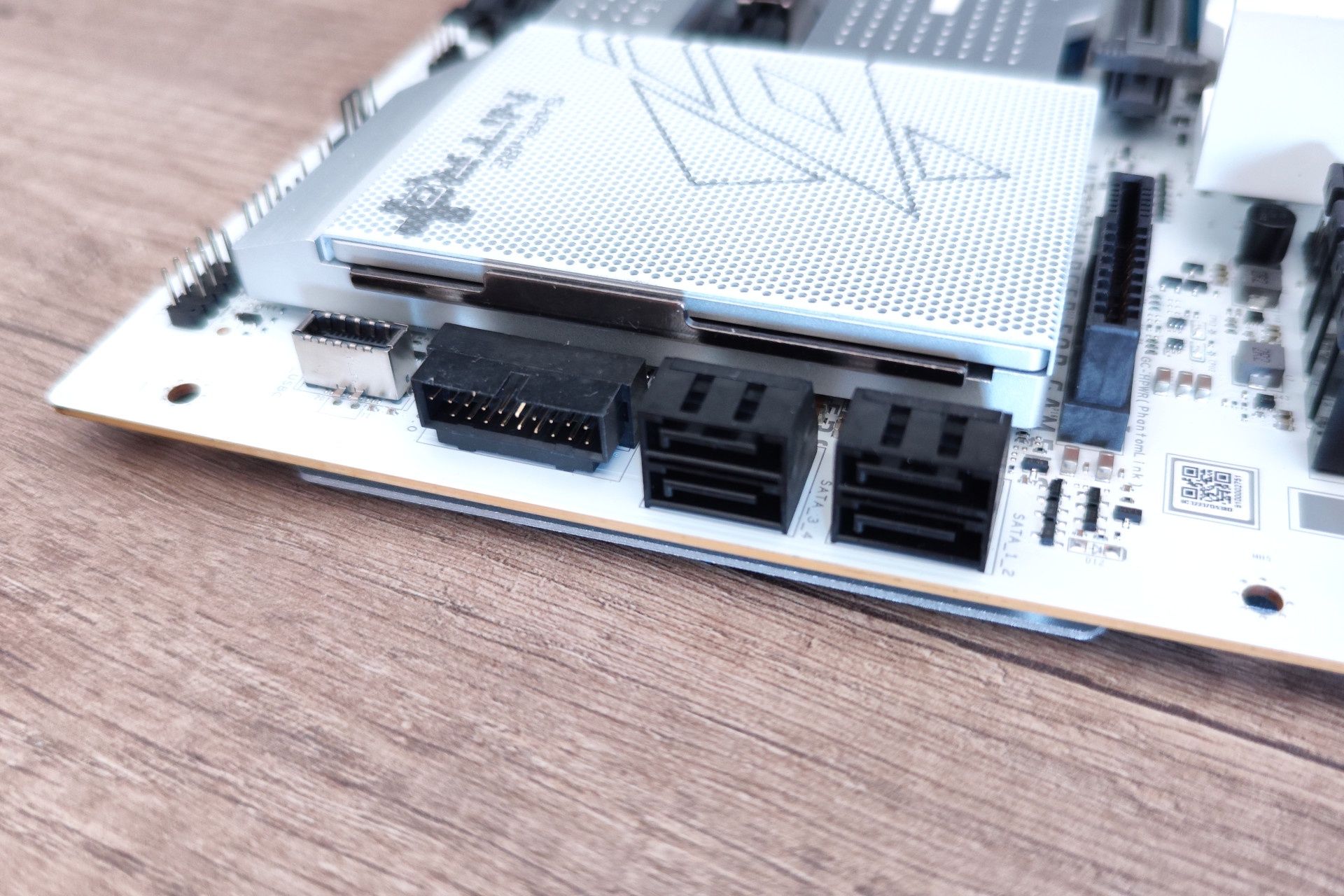 Sapphire Nitro+ X870EA PhantomLink Edition