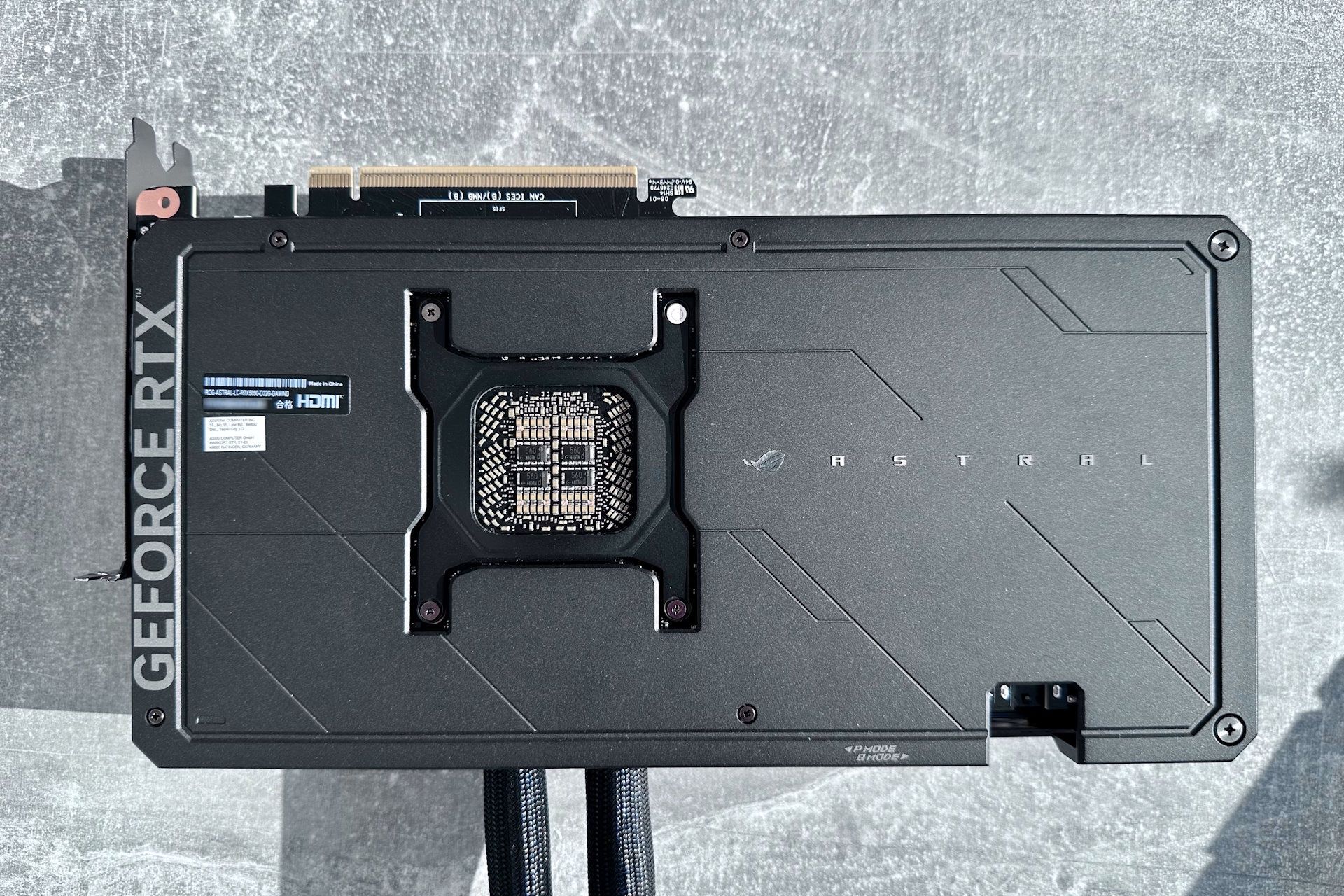 ASUS GeForce RTX 5090 ROG Astral LC - backplate