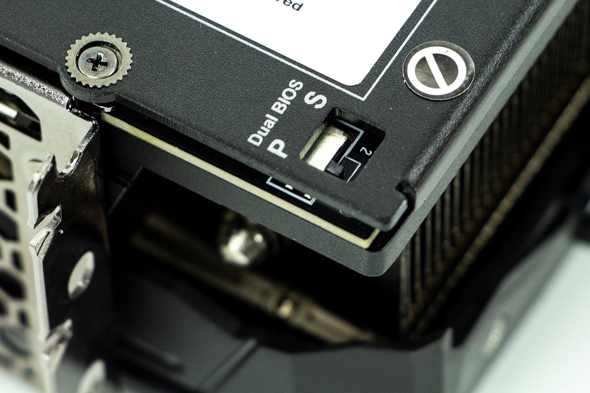 Gainward GeForce RTX 4090 Phantom GS - przełącznik BIOS