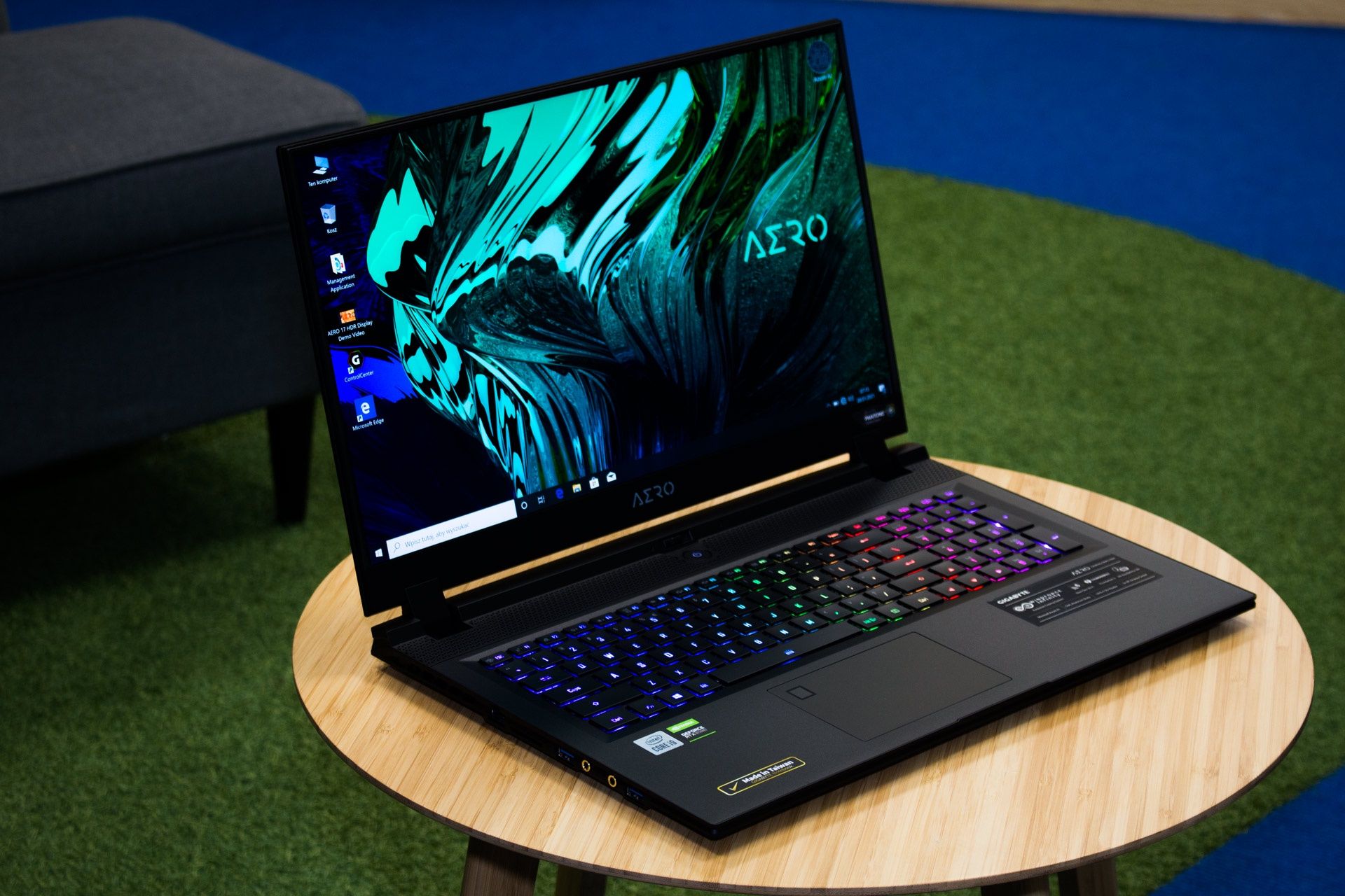 Gigabyte AERO 17 HDR YC - podświetlenie klawiatury