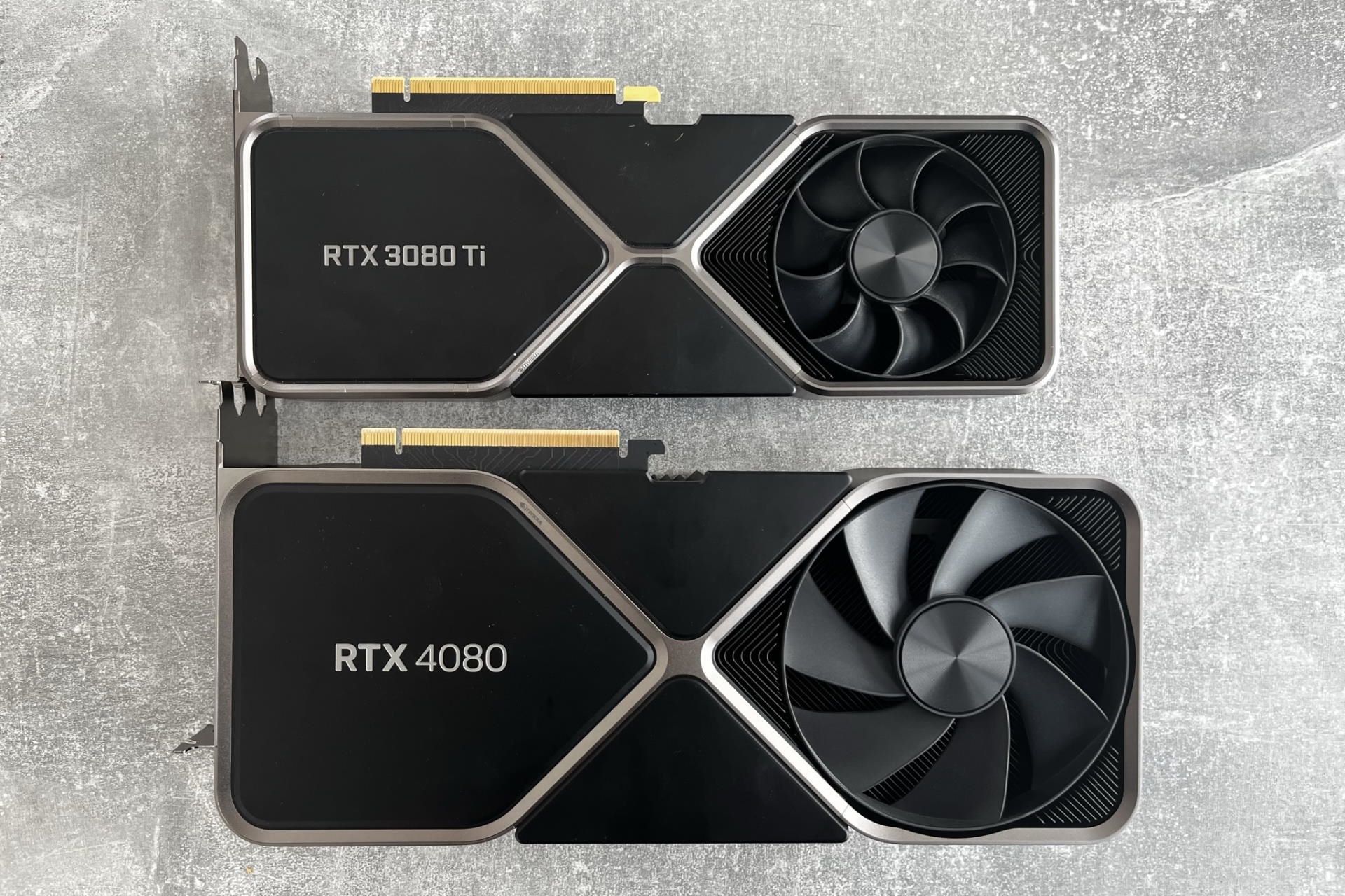 NVIDIA GeForce RTX 4080 Founders Edition - obok RTX 3080 Ti FE